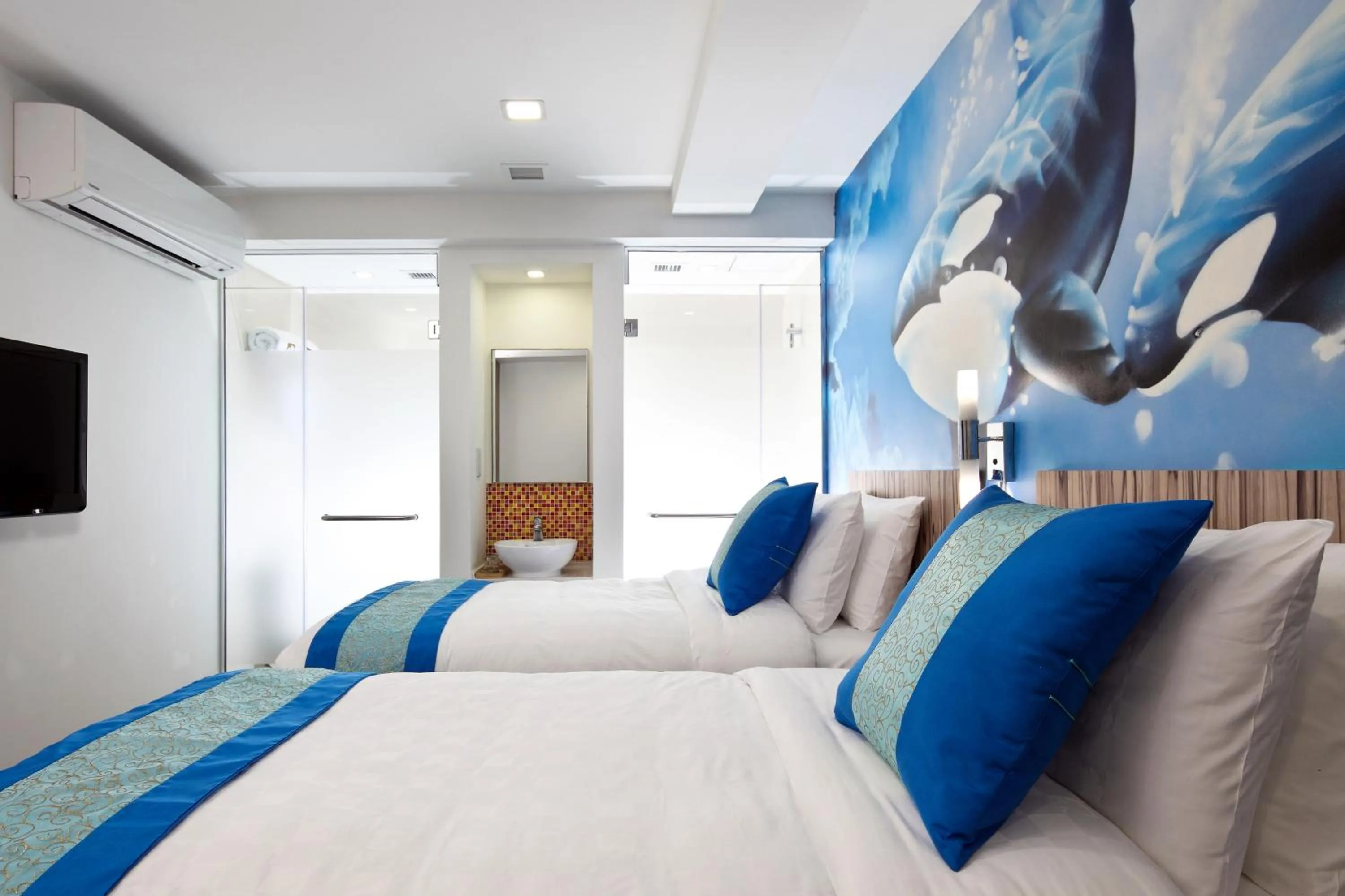 Photo of the whole room, Bed in Hotel Clover The Arts