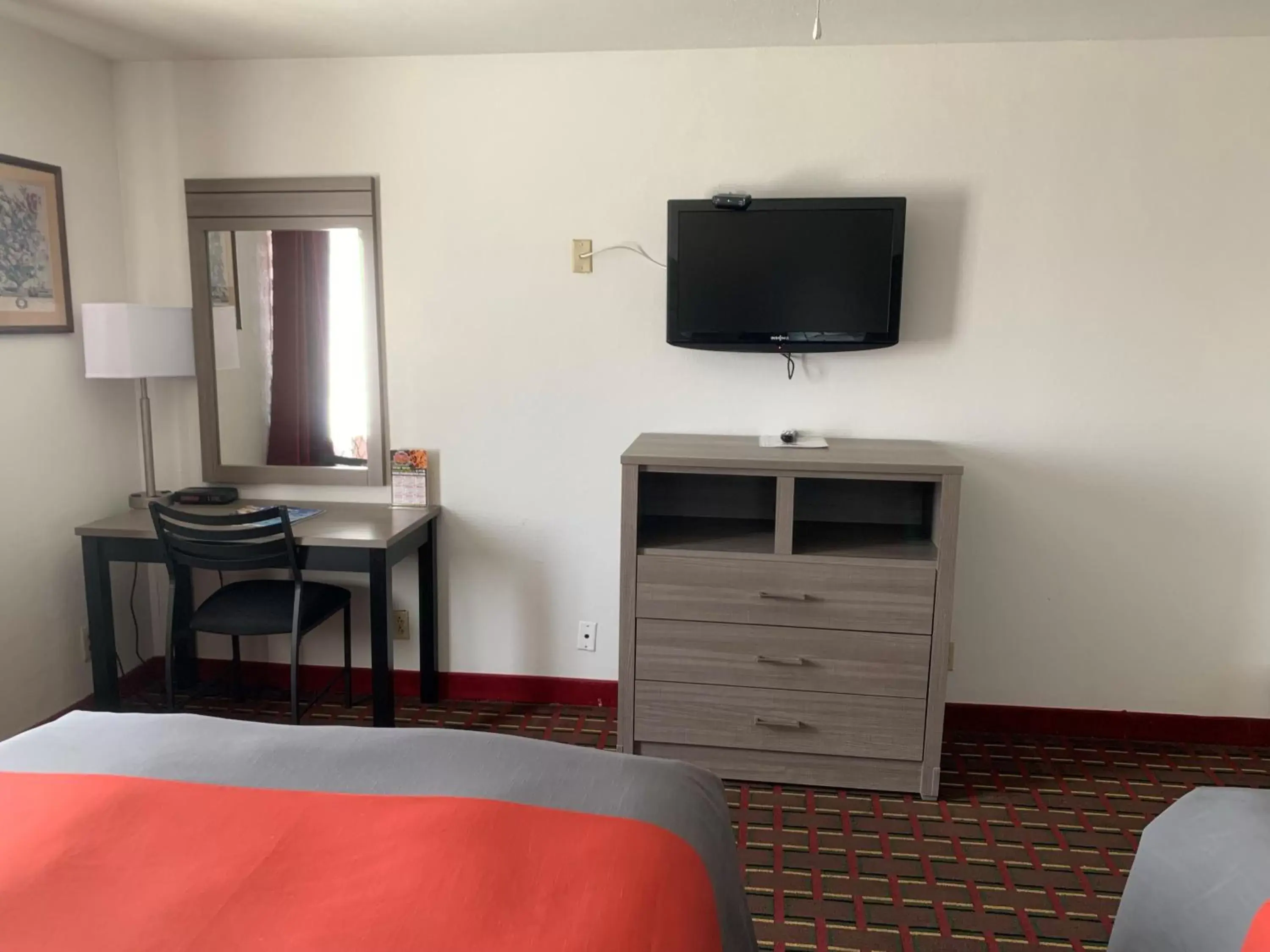 Photo of the whole room, TV/Entertainment Center in Guest House Inn Medical District near Texas Tech Univ