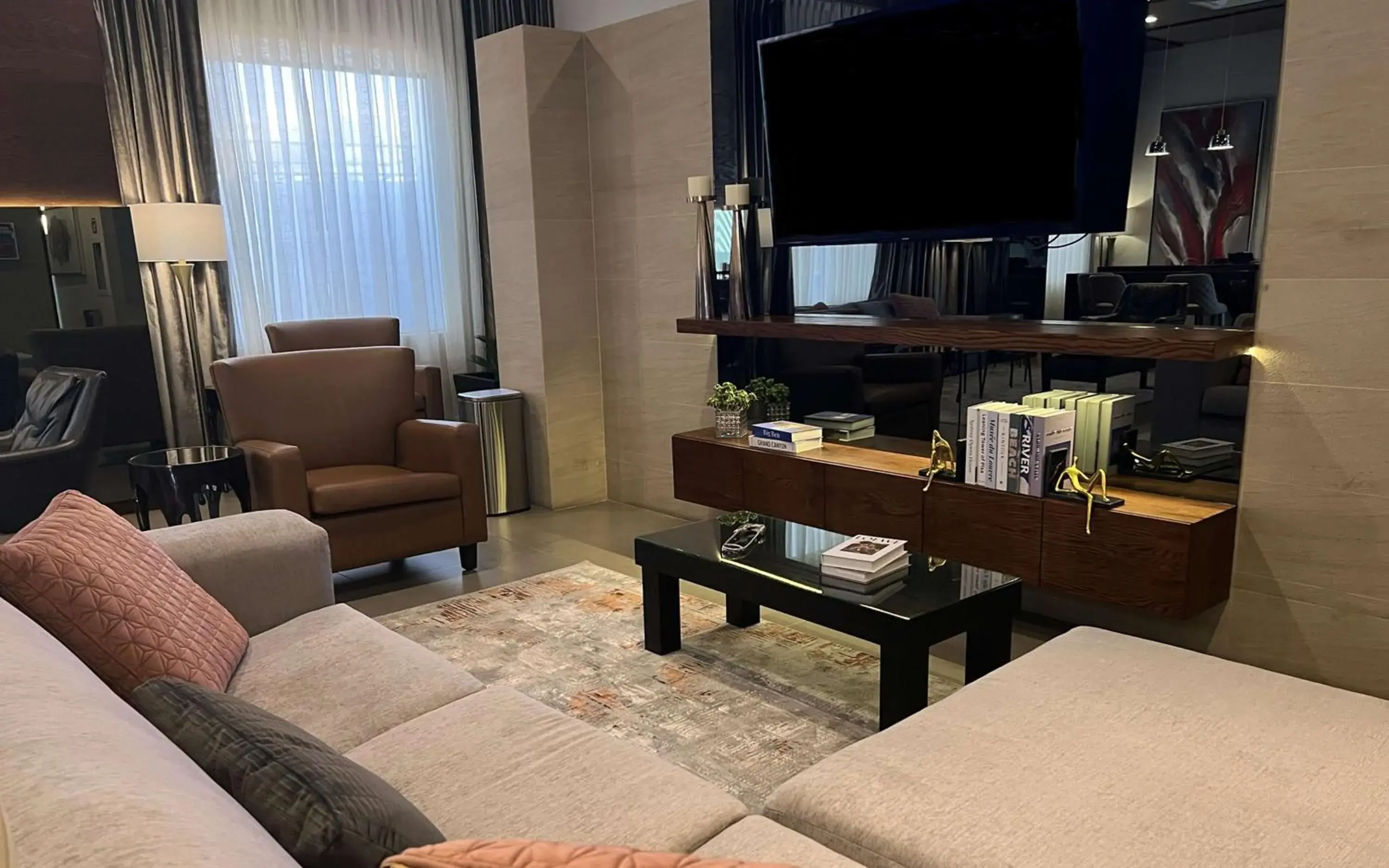 Lobby or reception in Best Western Plus Chihuahua Juventud Lobby or reception in Best Western Plus Chihuahua Juventud