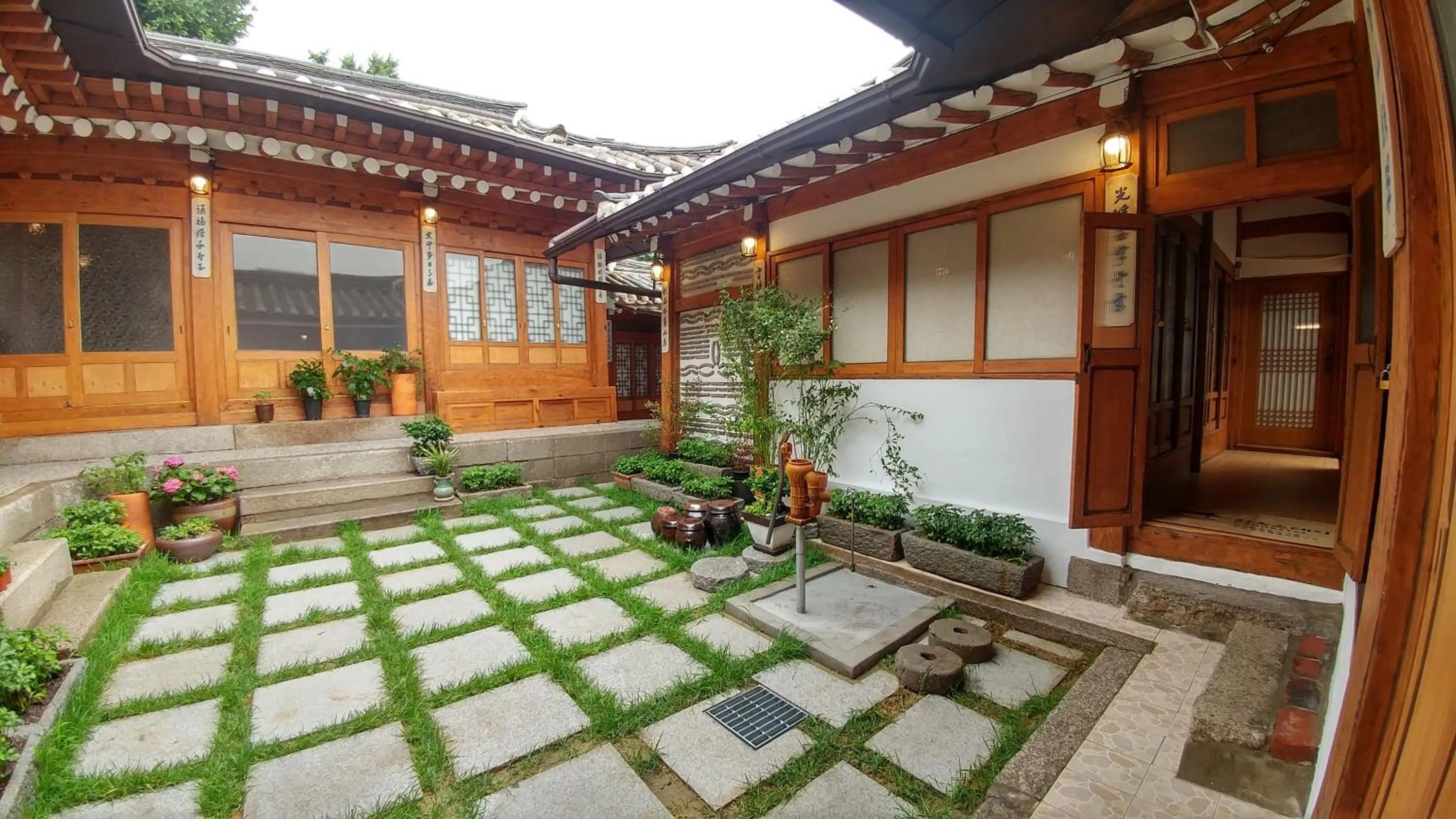 Property building in Bukchon Sosunjae Guesthouse