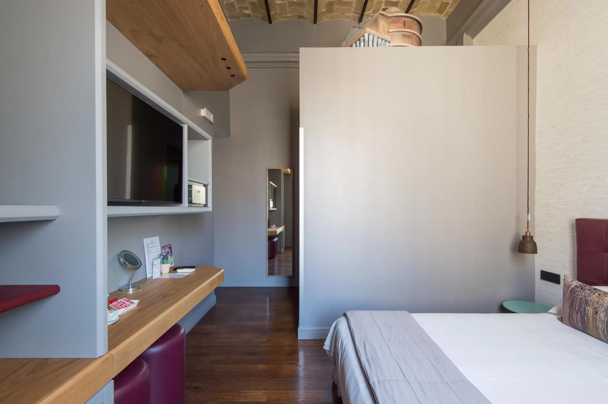 Photo of the whole room, Bed in New Design St.Peter