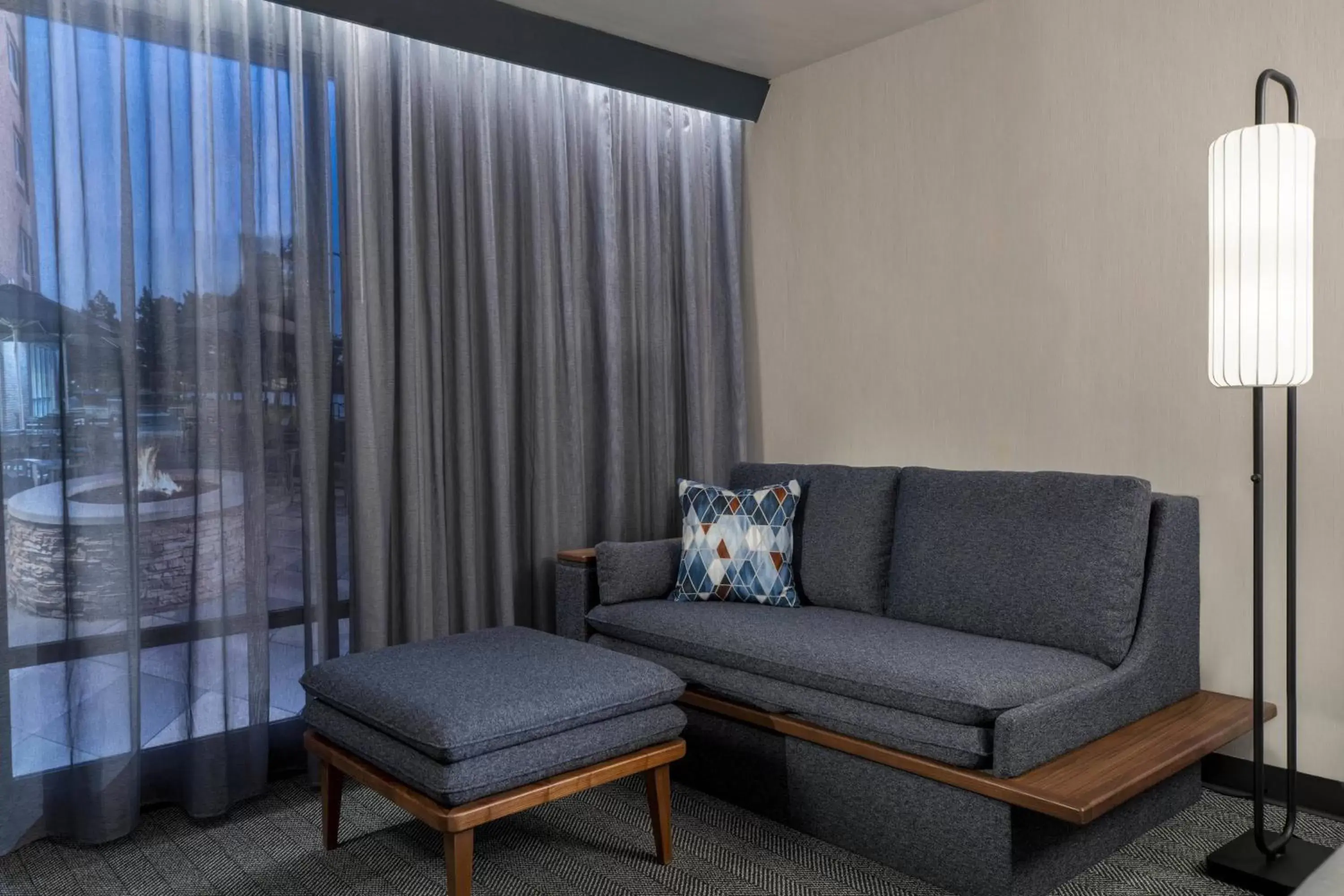 Photo of the whole room, Seating Area in Courtyard by Marriott Olympia