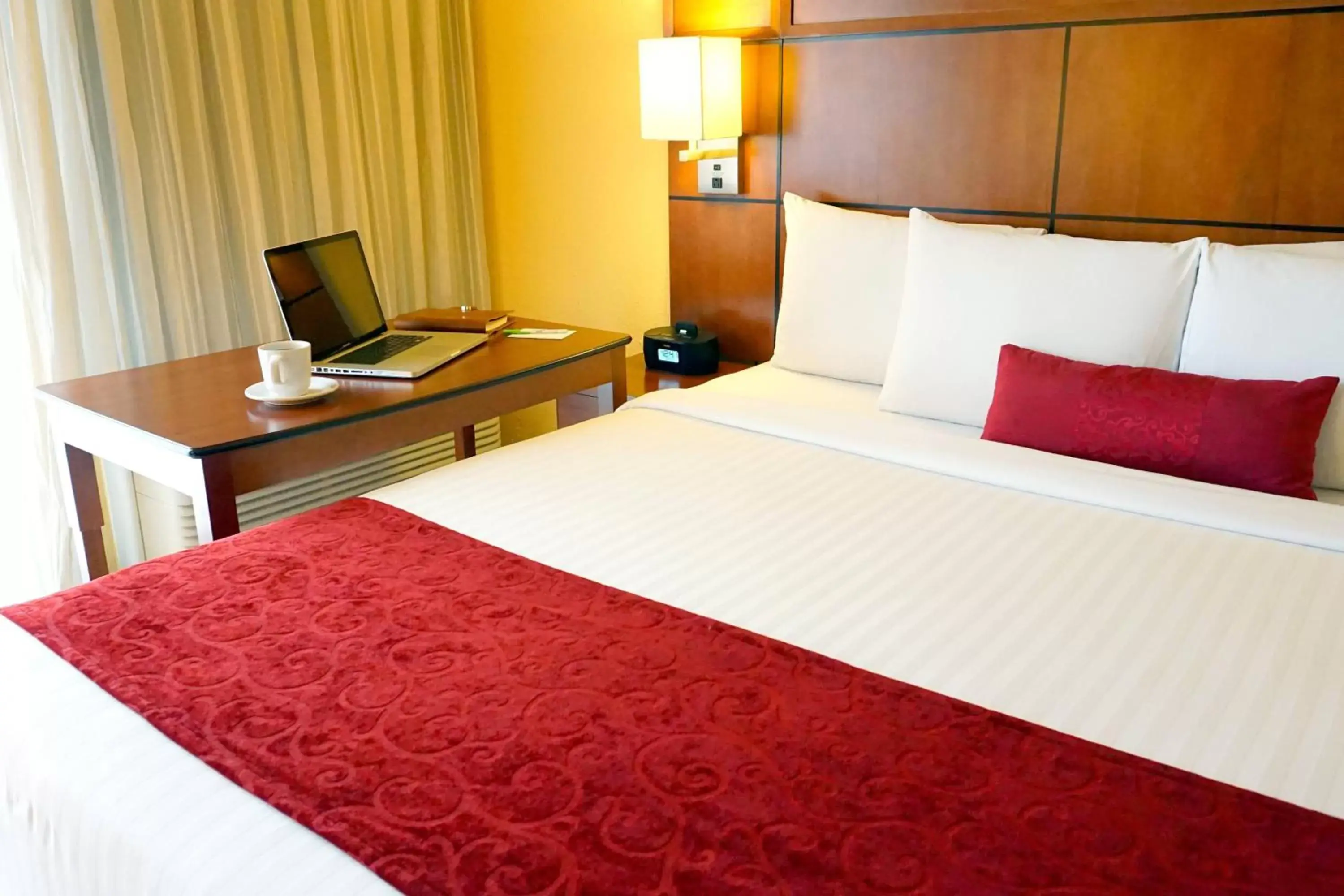 Photo of the whole room, Bed in Courtyard by Marriott Puebla Las Animas