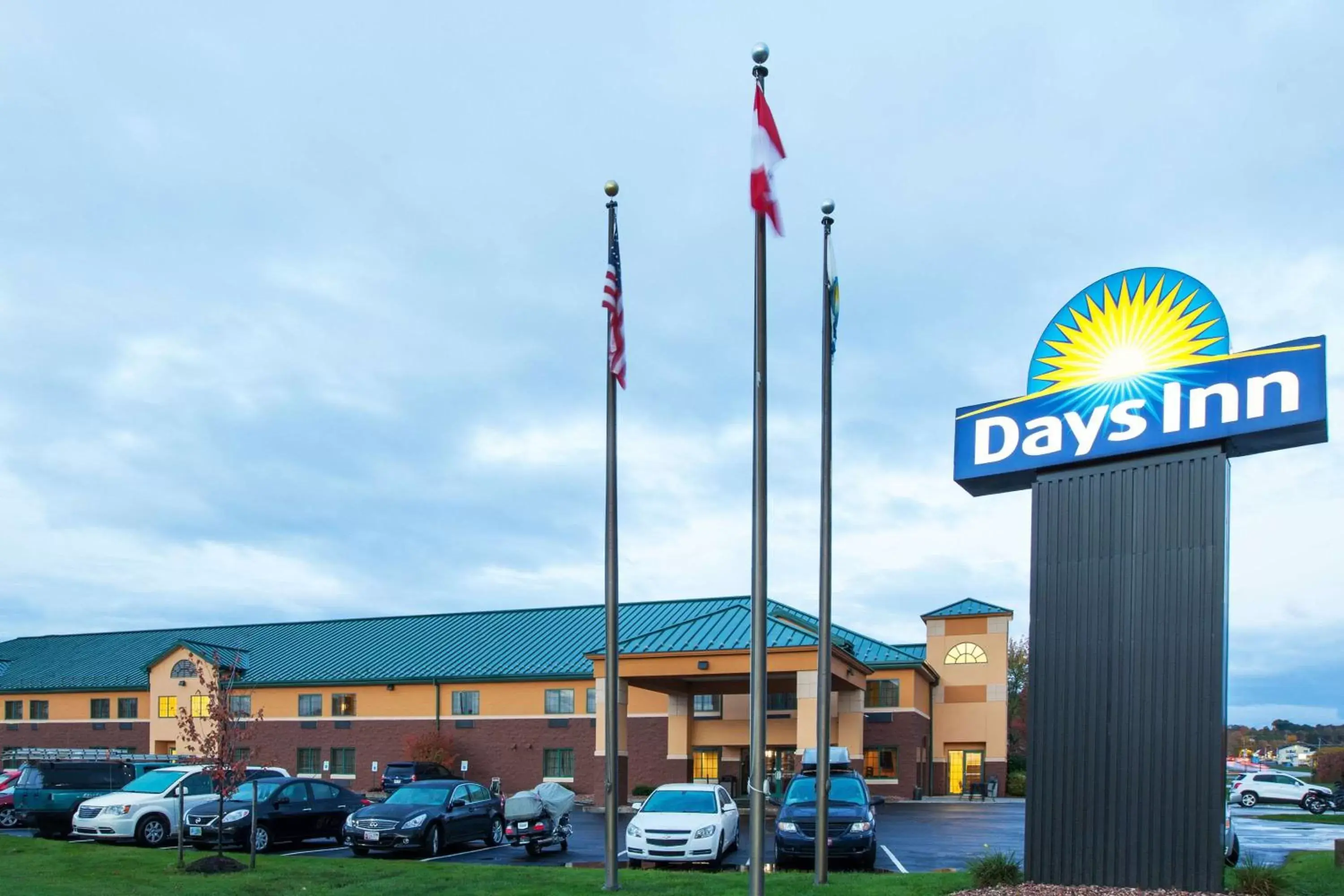 Property building in Days Inn by Wyndham Brewerton/ Syracuse near Oneida Lake Property building in Days Inn by Wyndham Brewerton/ Syracuse near Oneida Lake