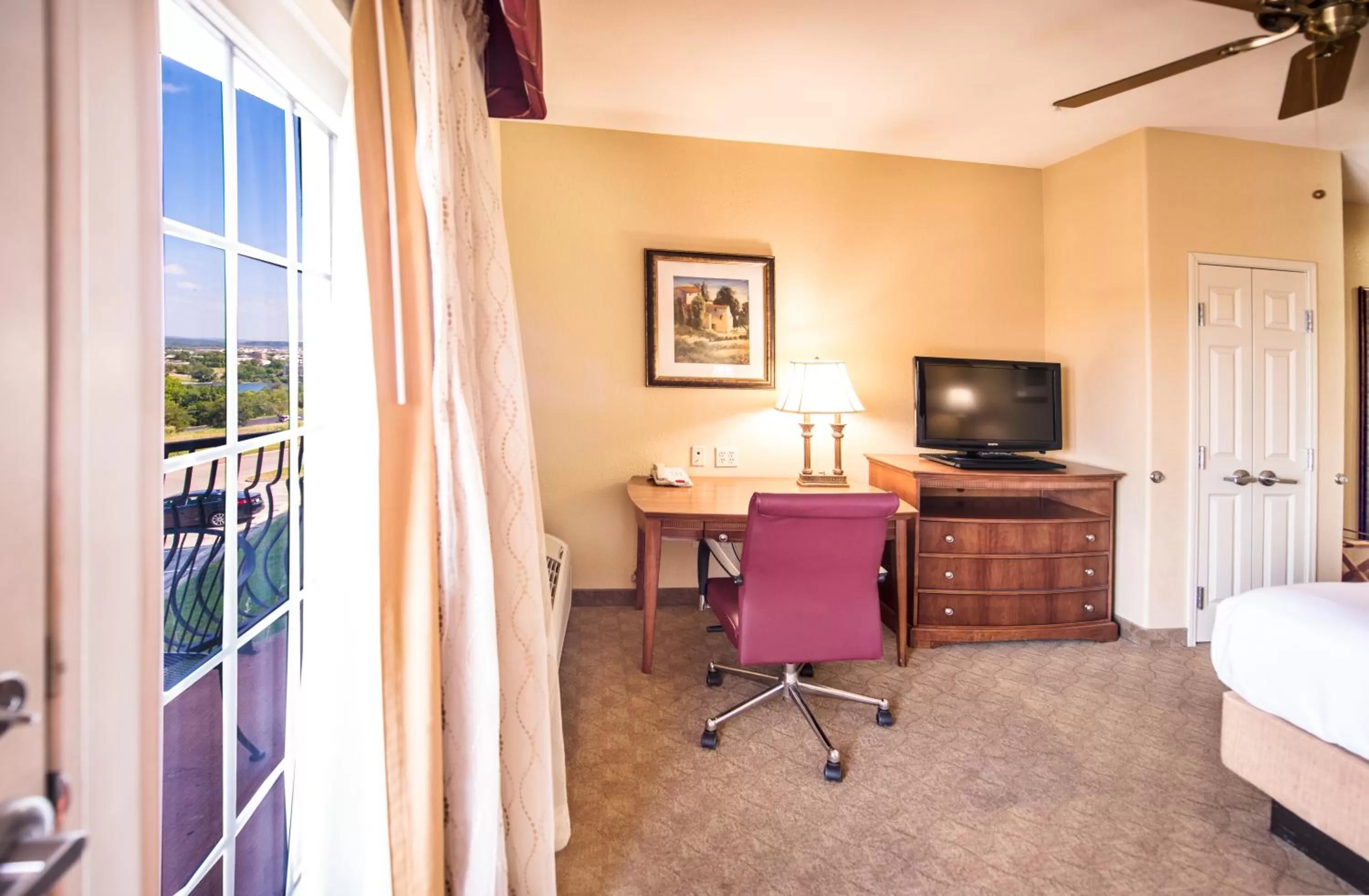 Other, Bed in La Quinta by Wyndham Marble Falls