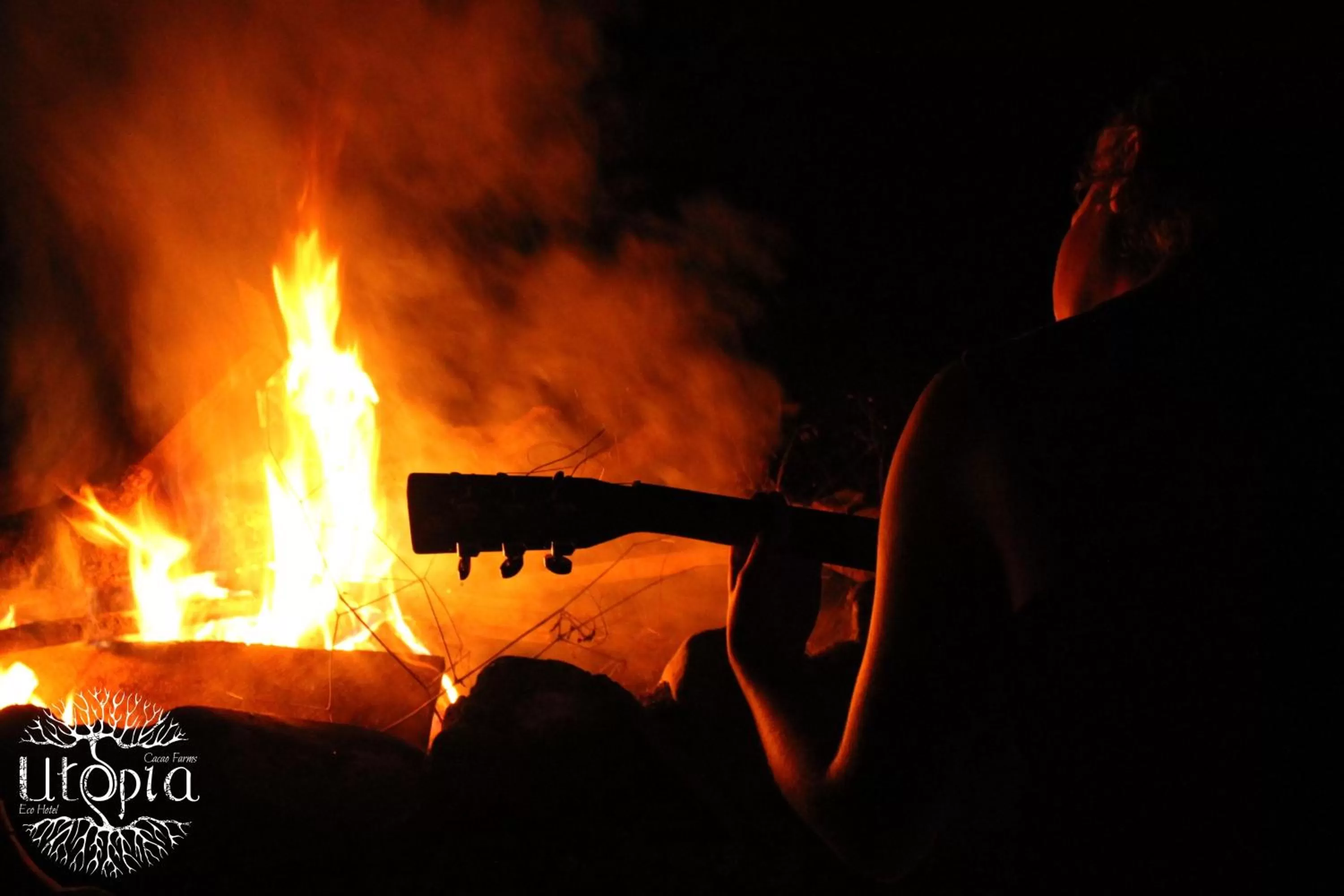 Evening entertainment in Utopia Eco Hotel