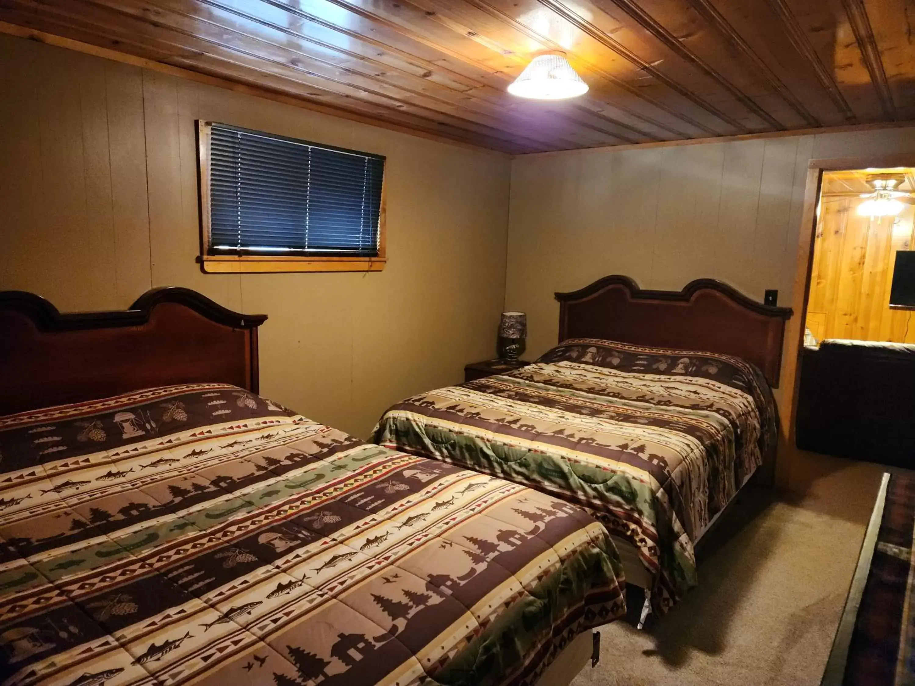 Bed in Eagle Nest Fly Shack & Lodge