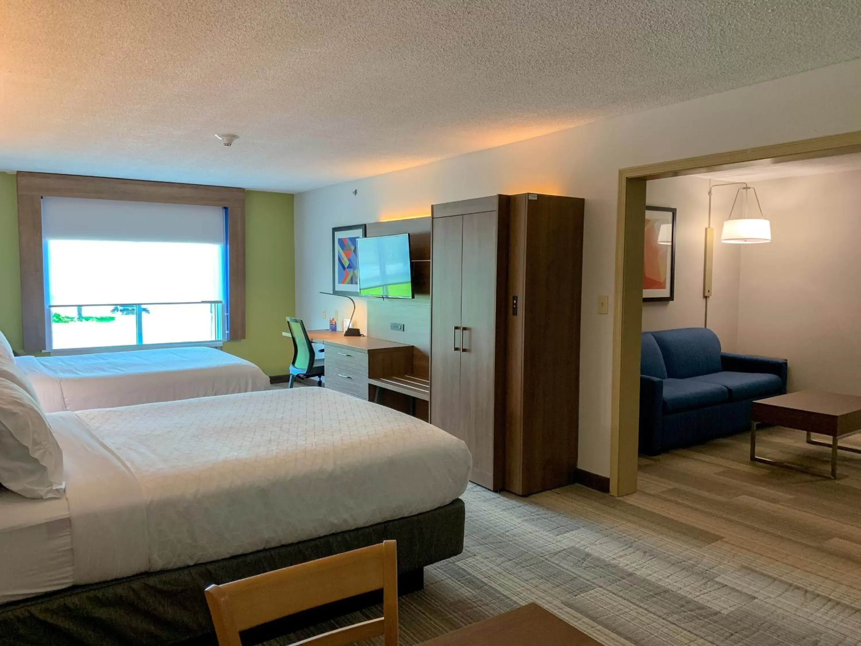 Photo of the whole room, Bed in Holiday Inn Express & Suites Lexington Downtown Area-Keeneland, an IHG Hotel