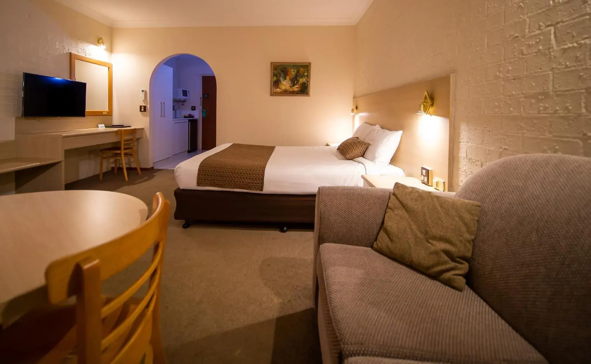 Bedroom, Bed in Hamilton's Queanbeyan Motel