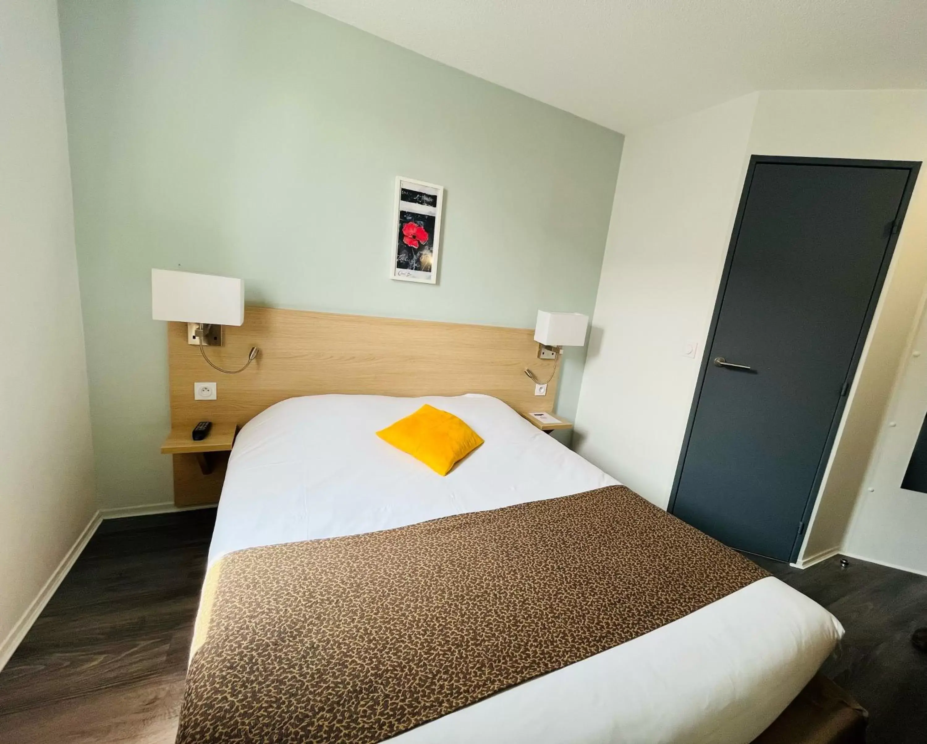 Bed in The Originals City, Hotel Novella Confort, Nantes Est