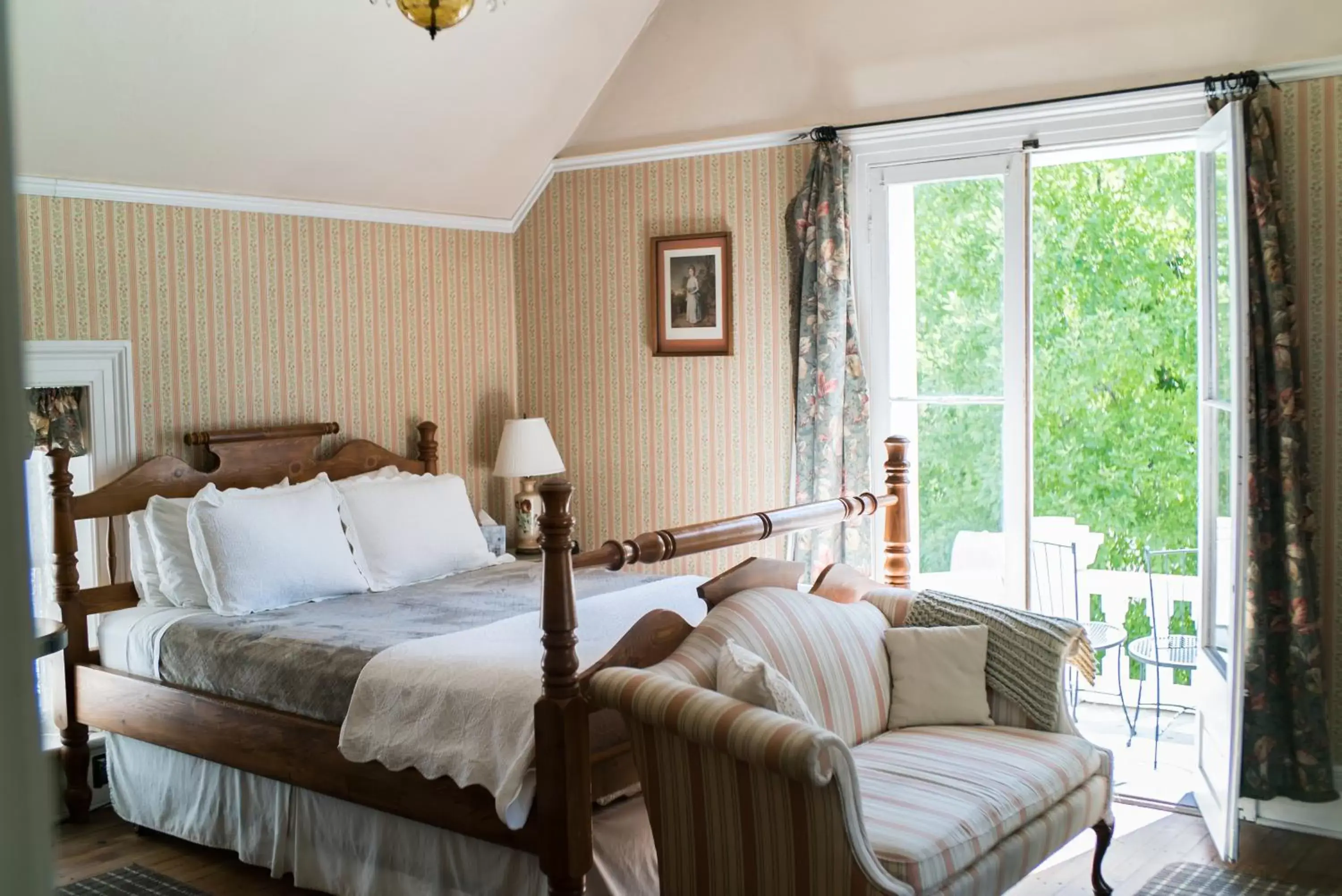 Bedroom in The Mulberry Inn -An Historic Bed and Breakfast
