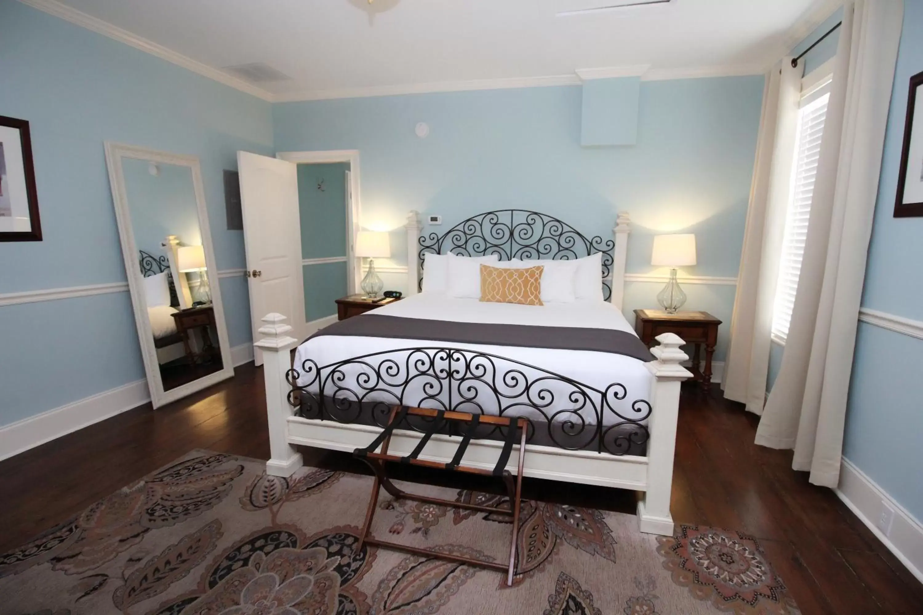 Suite in The Dahlonega Square Hotel & Villas