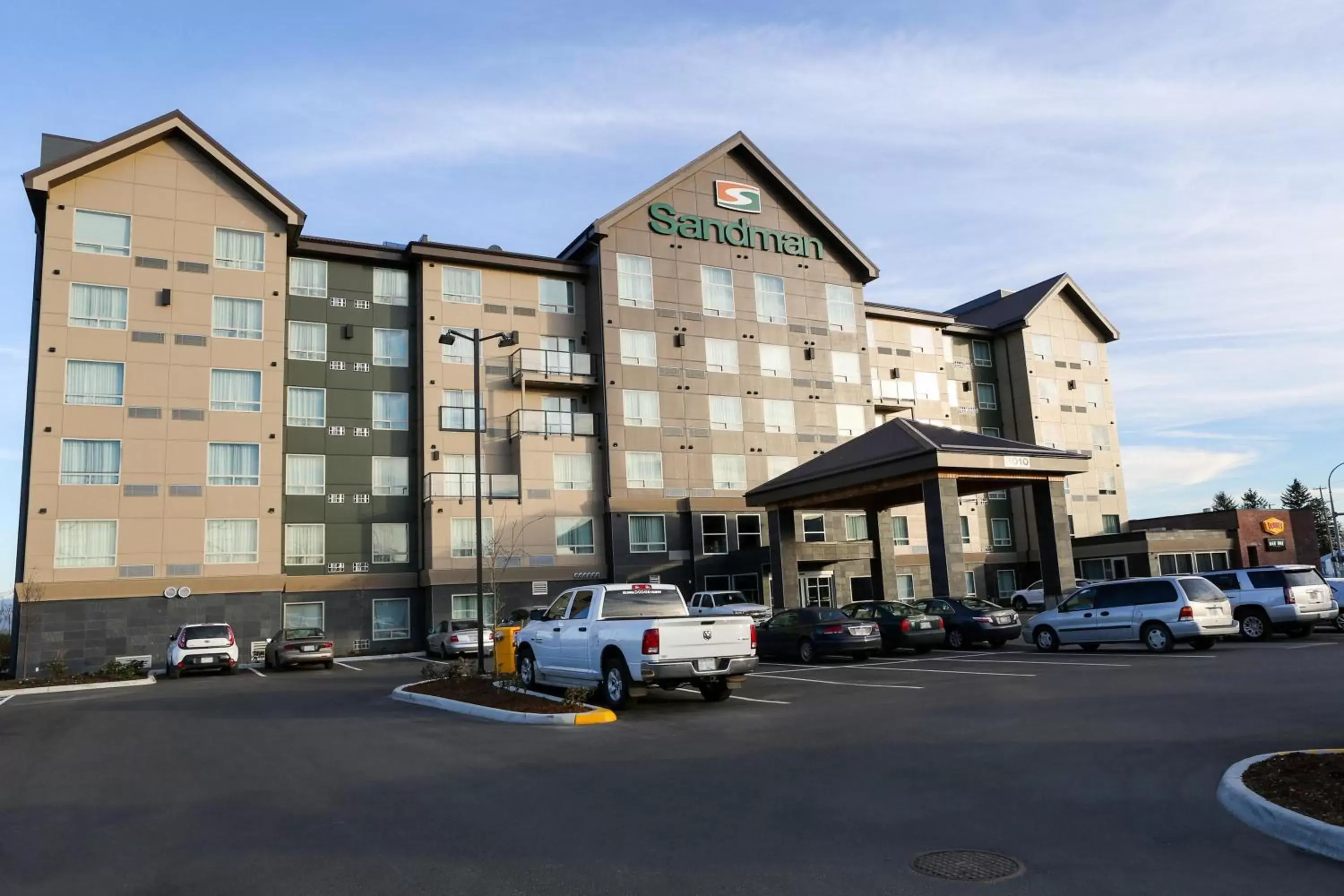 Property building in Sandman Hotel Abbotsford Airport