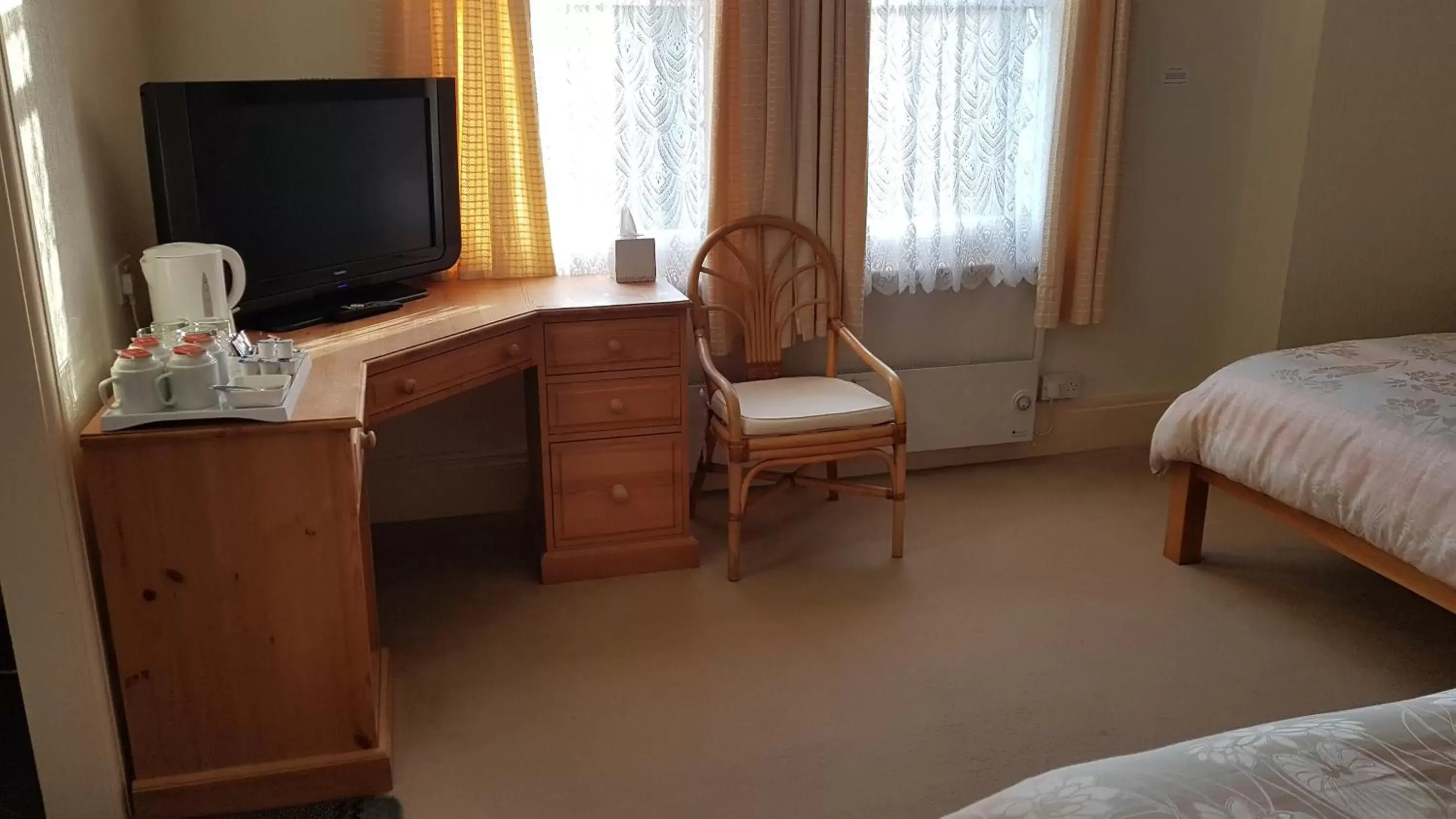 Seating area, TV/Entertainment Center in The Wycliffe