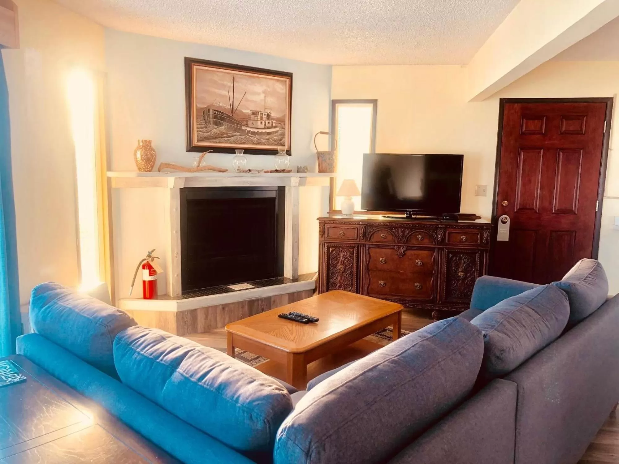 TV/Entertainment Center in Driftwood Inn