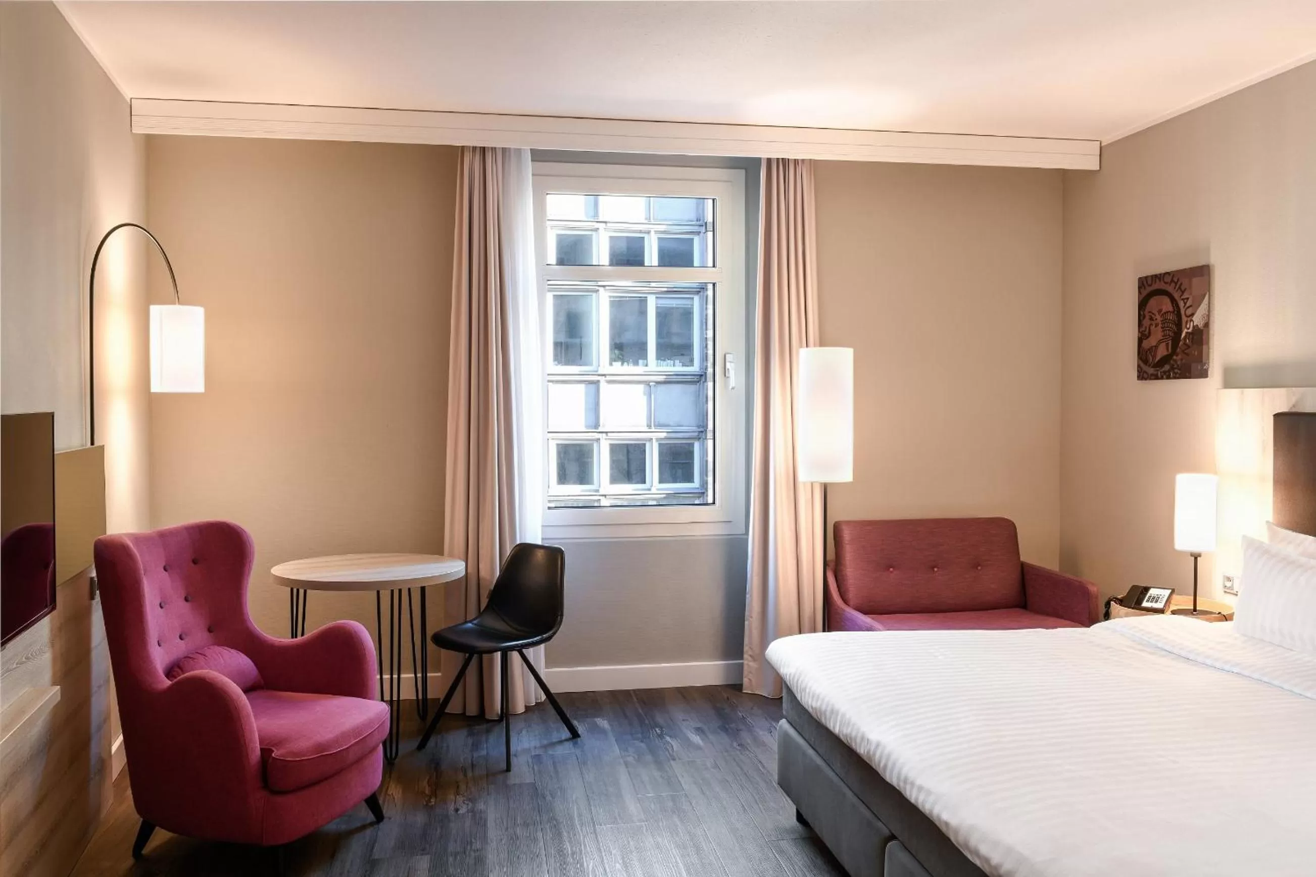 Seating area, Bed in Radisson Blu Hotel Bremen