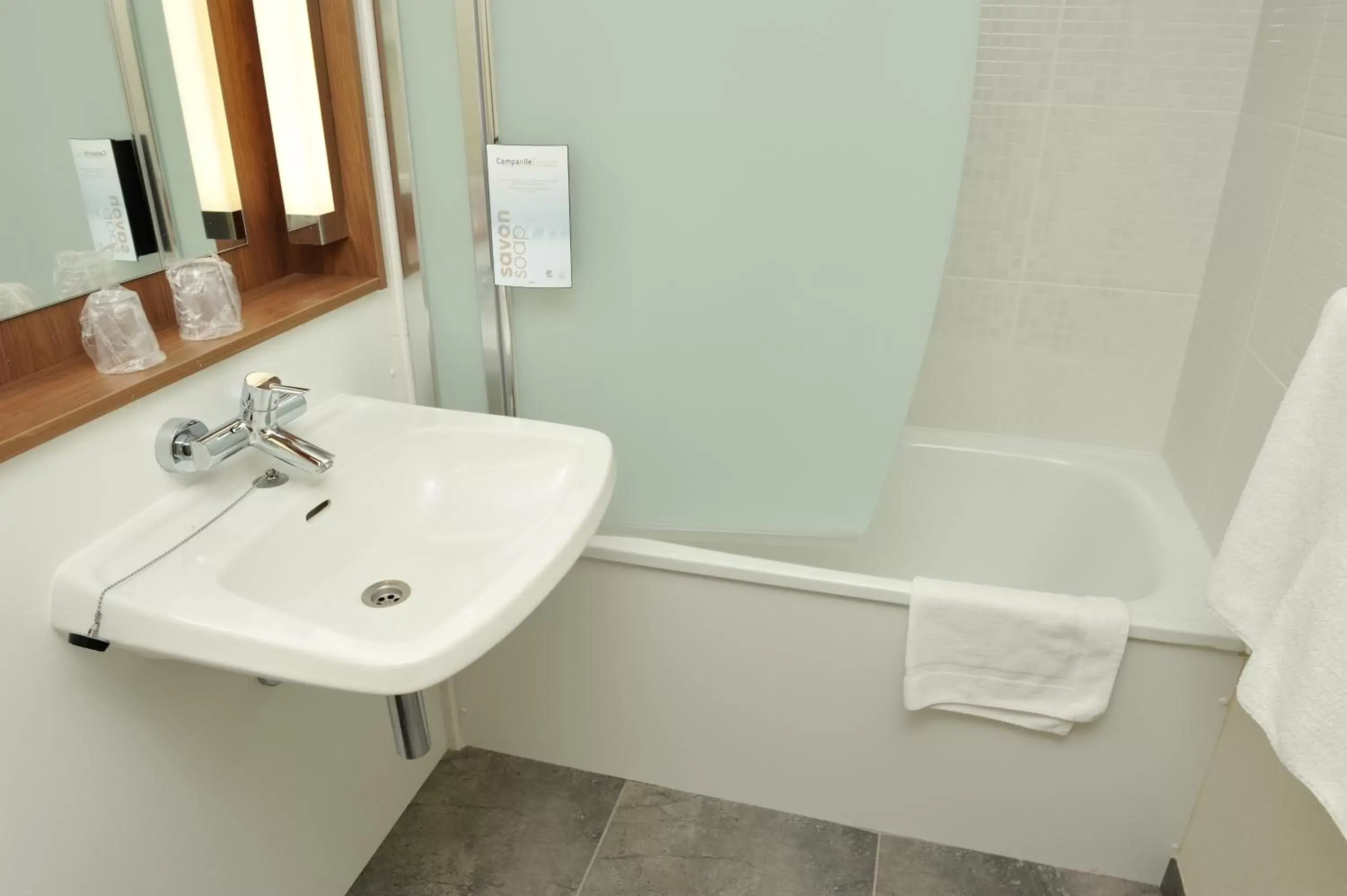 Bathroom in Campanile Lorient - Lanester Bathroom in Campanile Lorient - Lanester