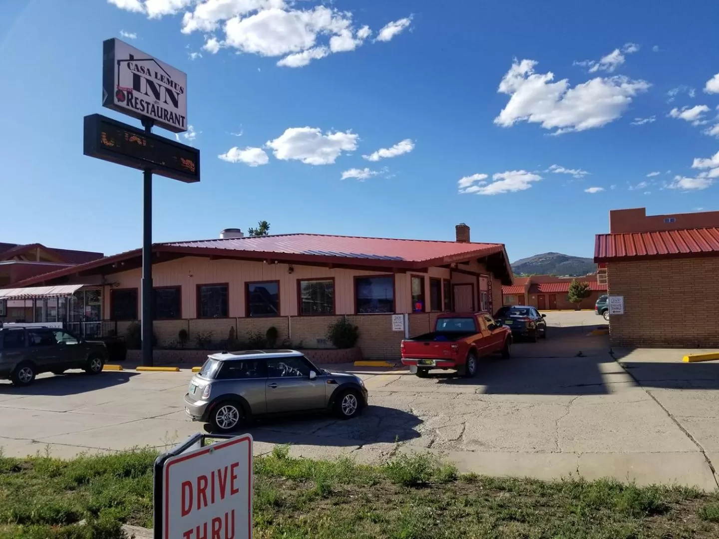 Property building in Howard Johnson by Wyndham Raton