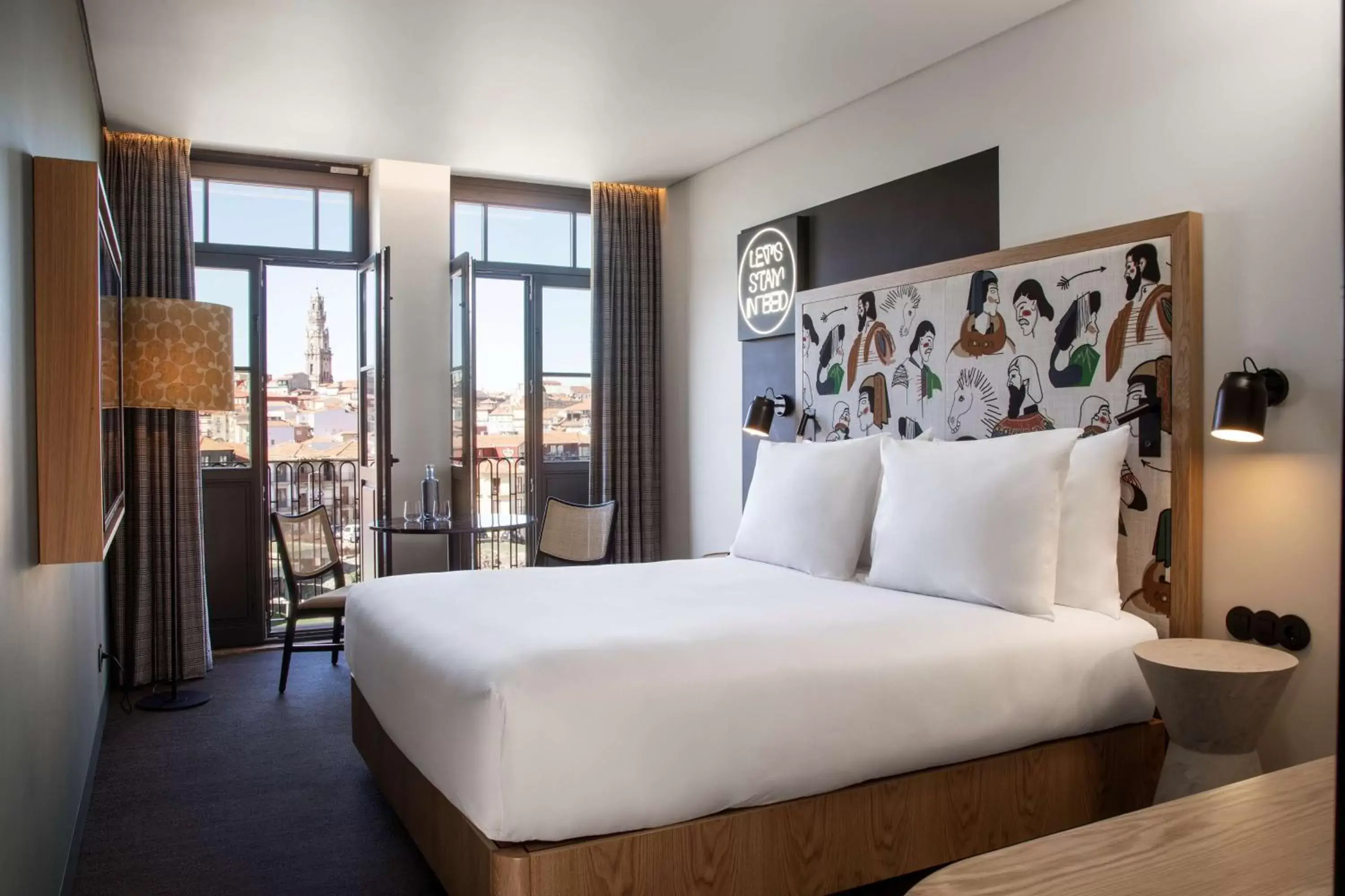 Bed in Se Catedral Hotel Porto, Tapestry Collection By Hilton