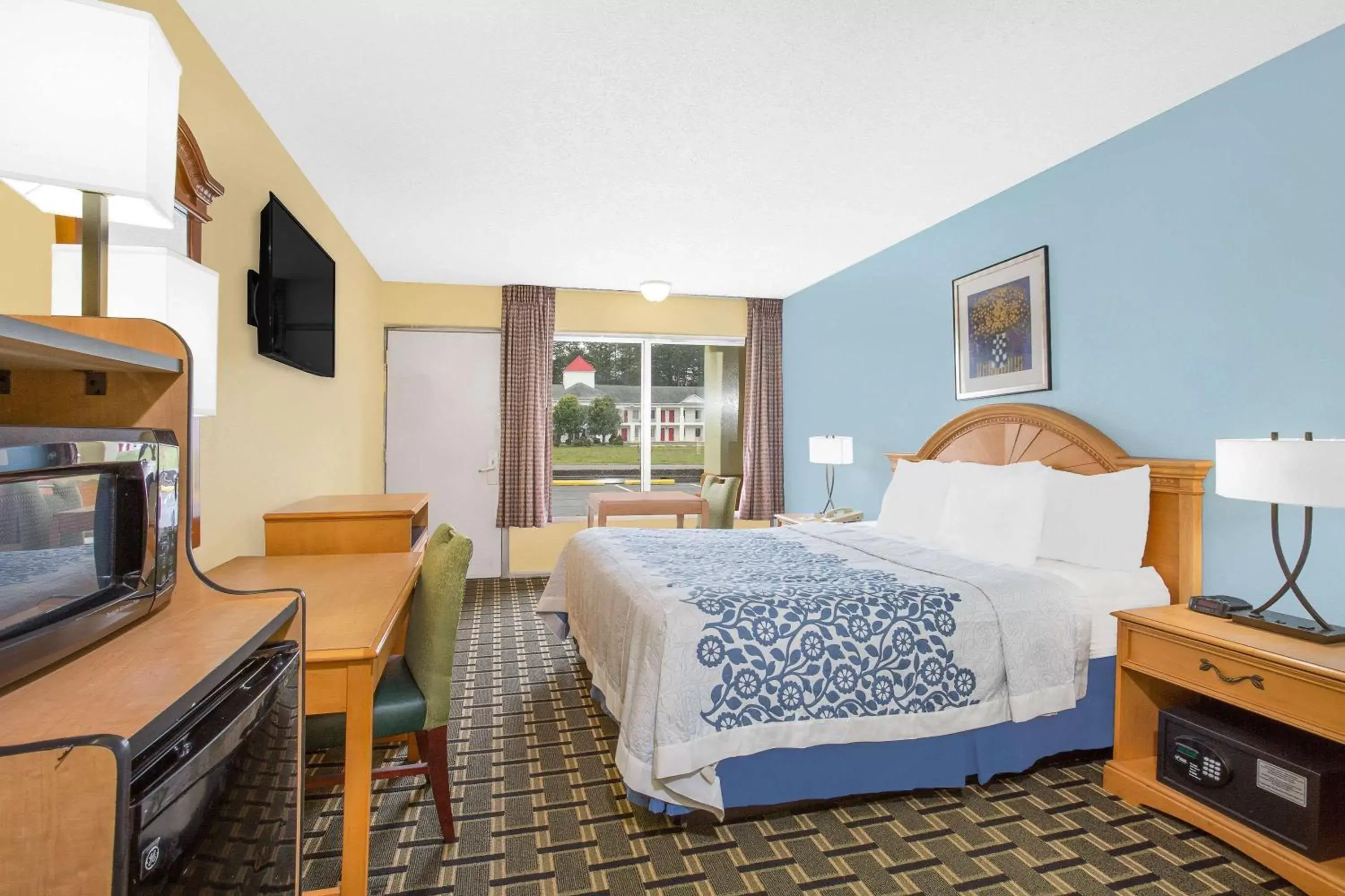 Photo of the whole room in Days Inn by Wyndham Ruther Glen Kings Dominion Area