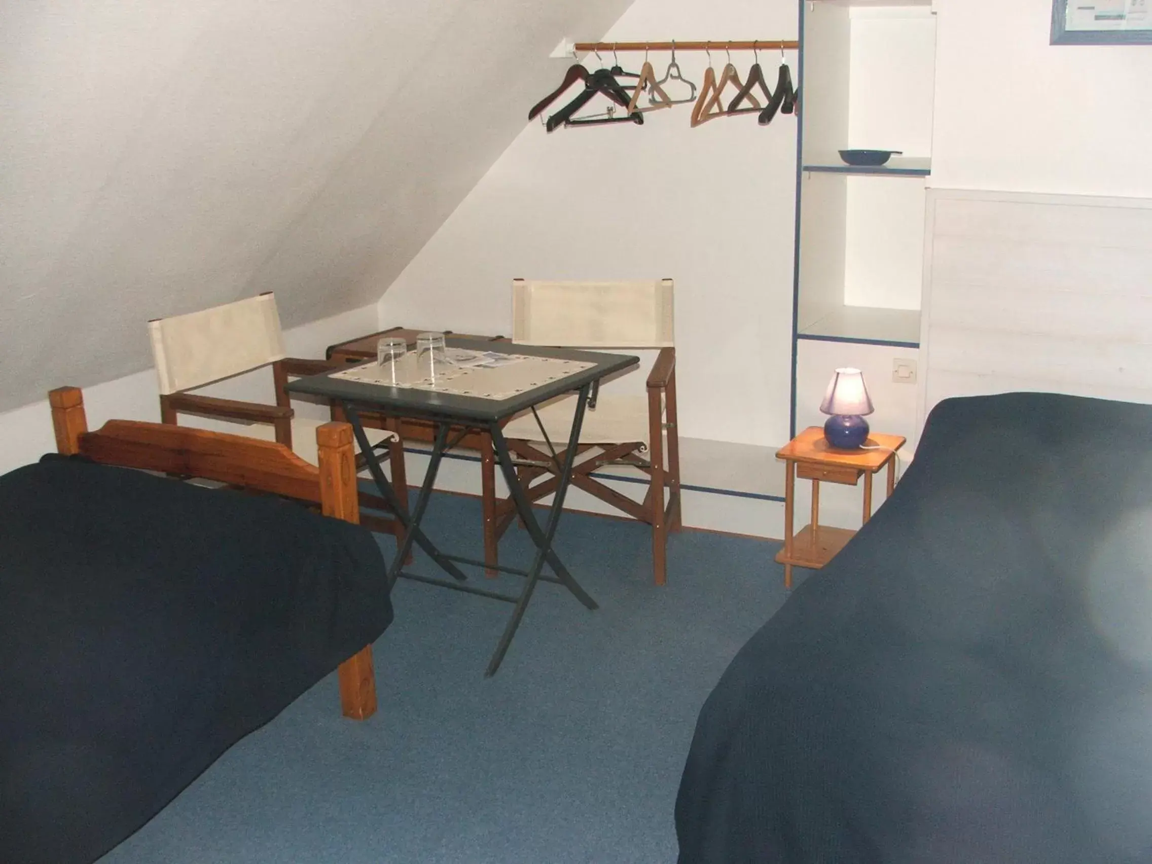 Photo of the whole room, Dining Area in Chambres d'hotes Welcome Trépied