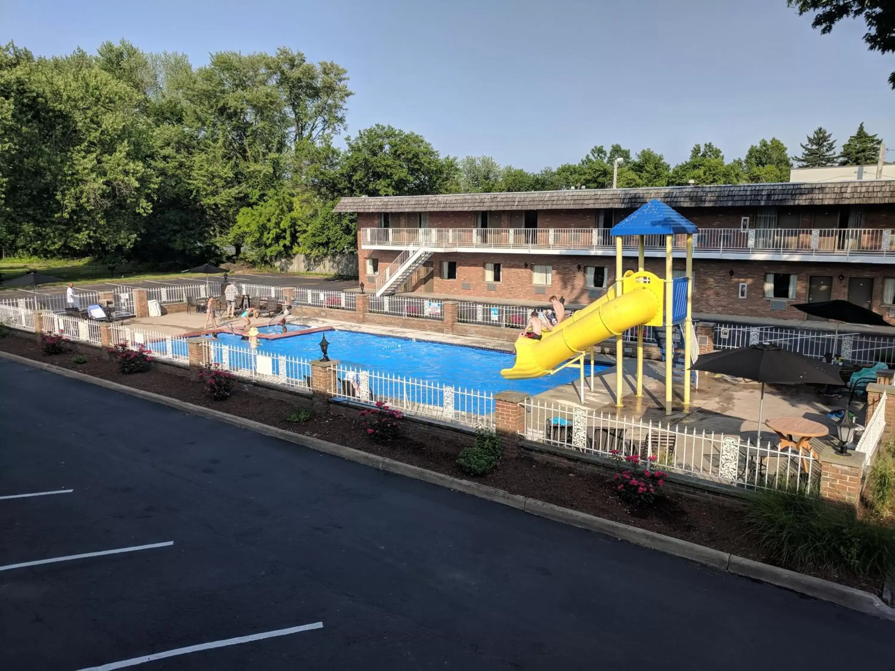 View (from property/room), Swimming Pool in South Shore Inn