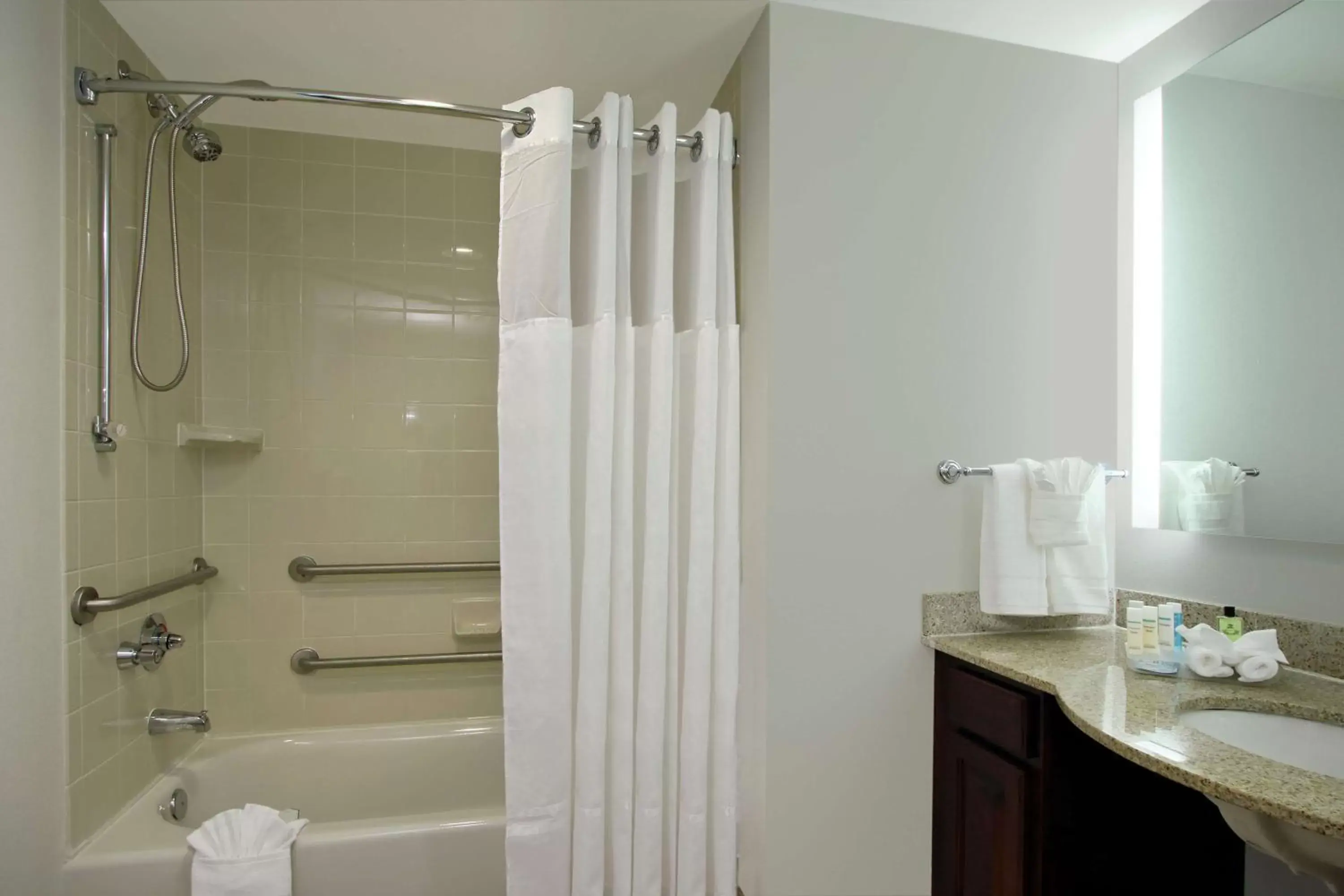 Bathroom in Homewood Suites by Hilton Fort Lauderdale Airport-Cruise Port