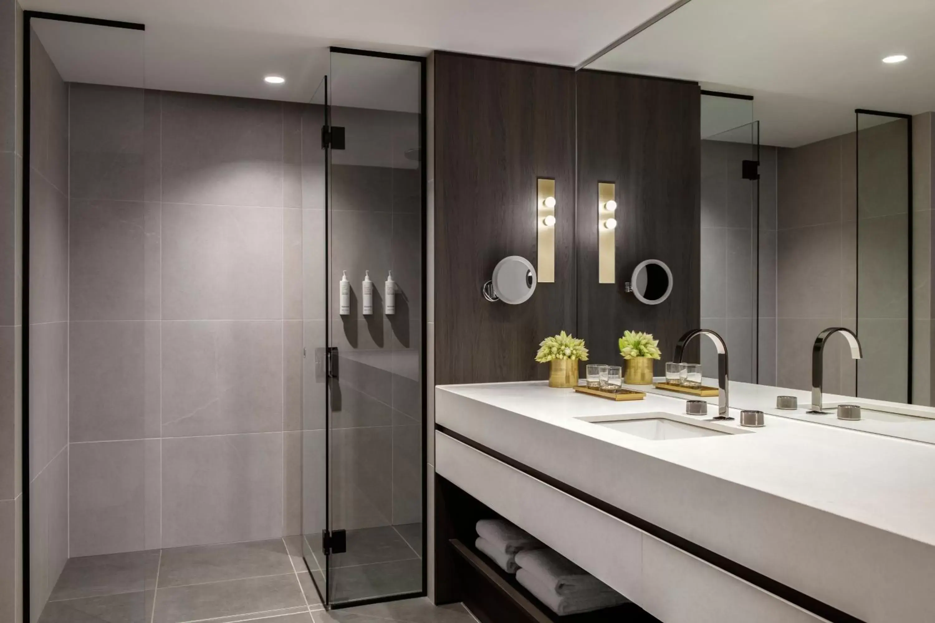 Bathroom in Melbourne Marriott Hotel Docklands