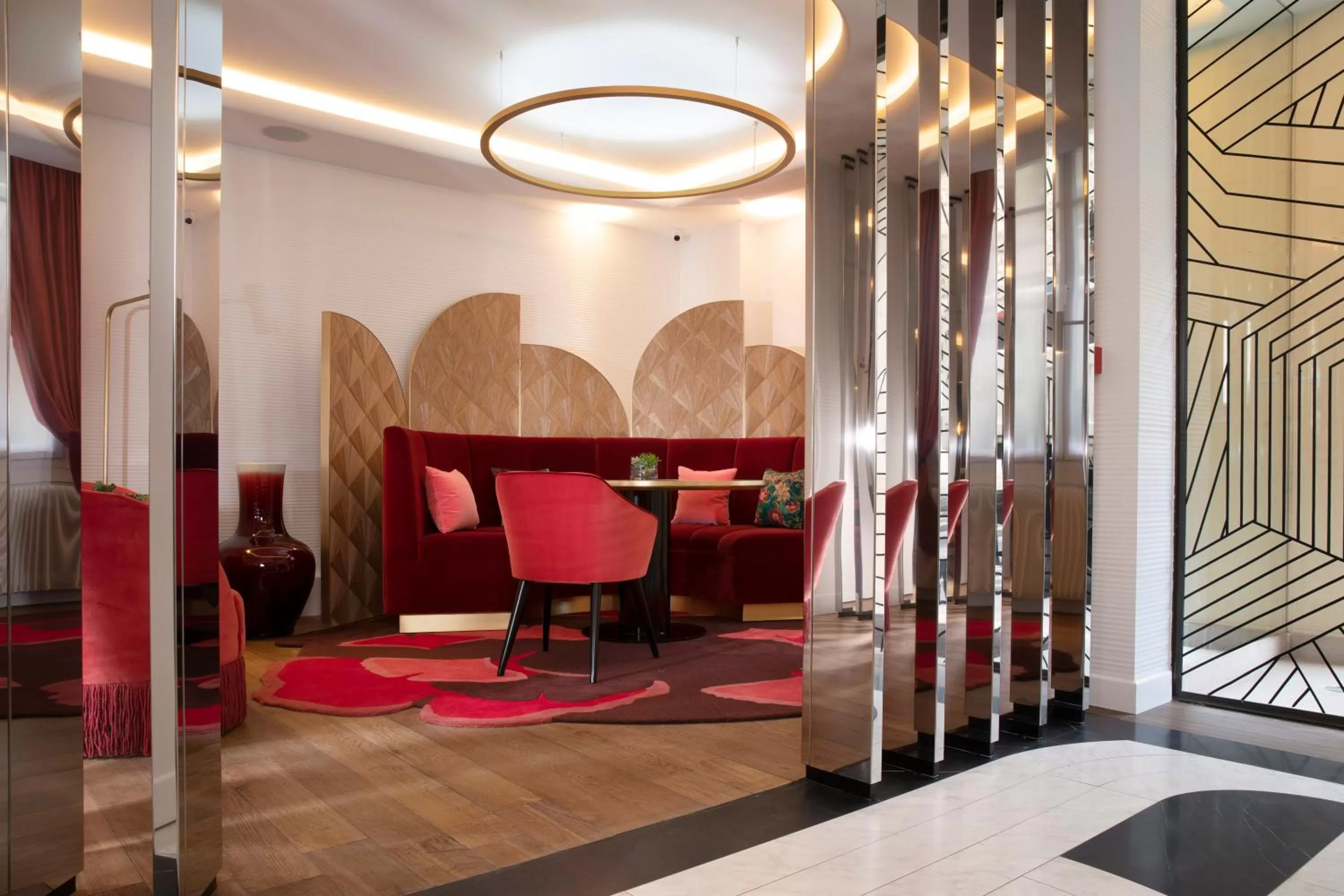 Lobby or reception in Hôtel Victor Hugo Paris Kléber