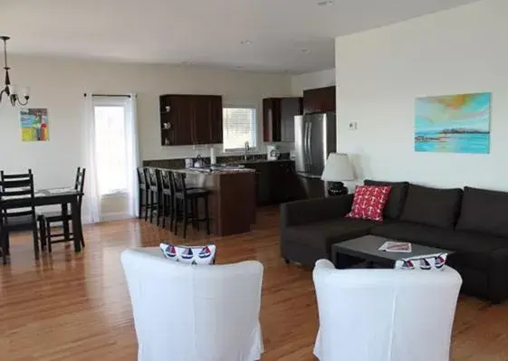 Kitchen or kitchenette, Seating Area in The Inn on the Wharf