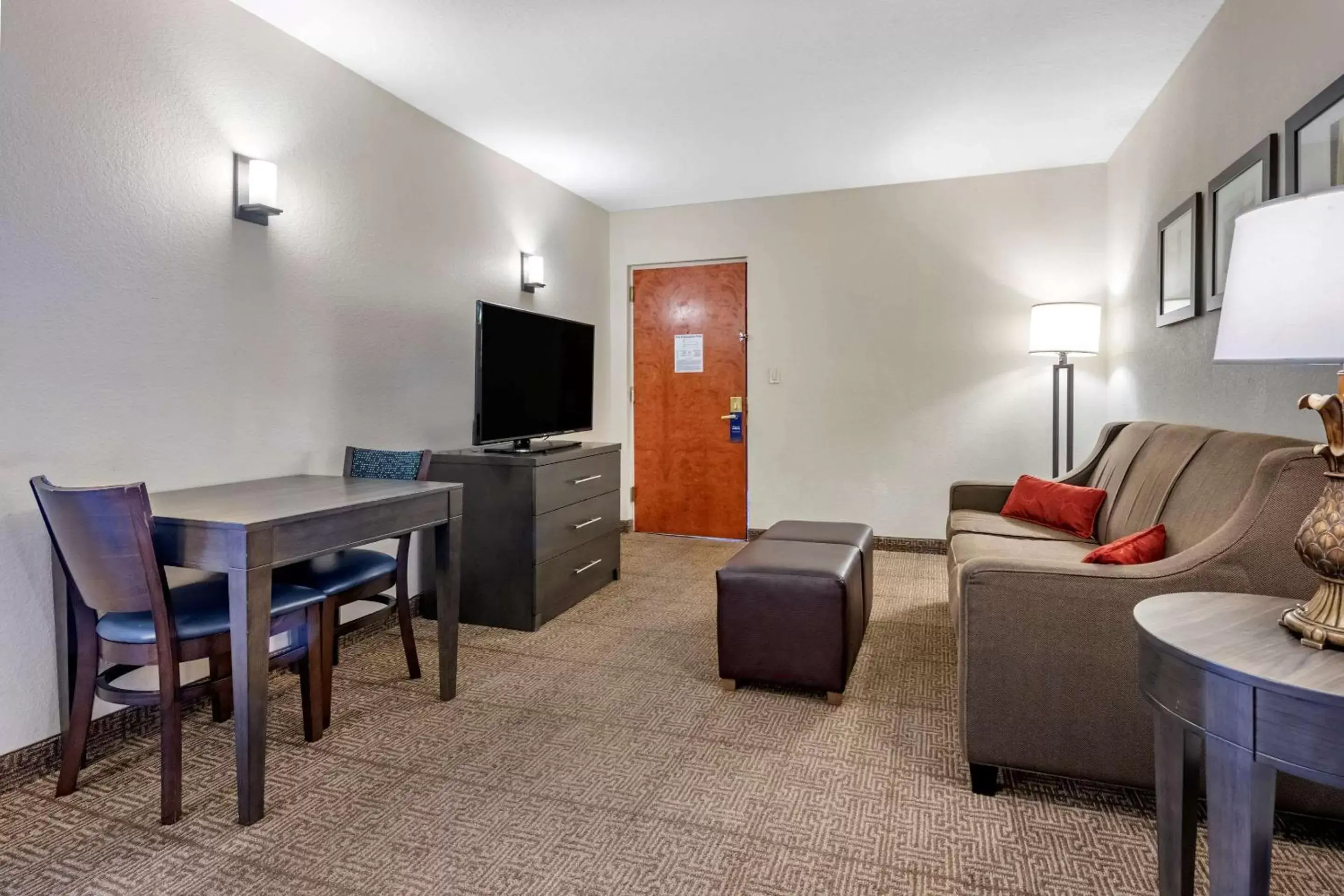 Photo of the whole room, Seating Area in Comfort Suites Fort Pierce I-95