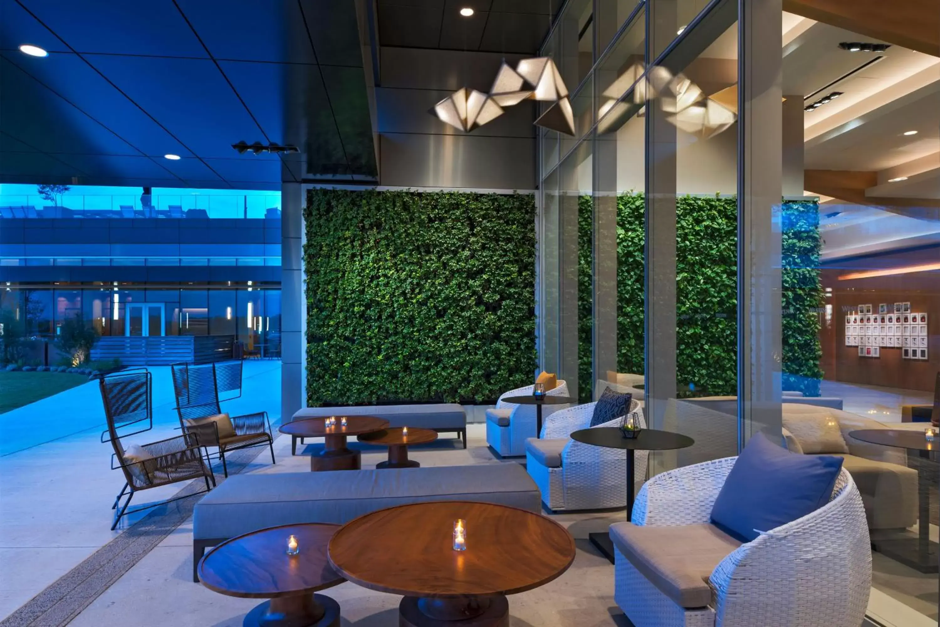 Lobby or reception, Lounge/Bar in The Westin Irving Convention Center at Las Colinas