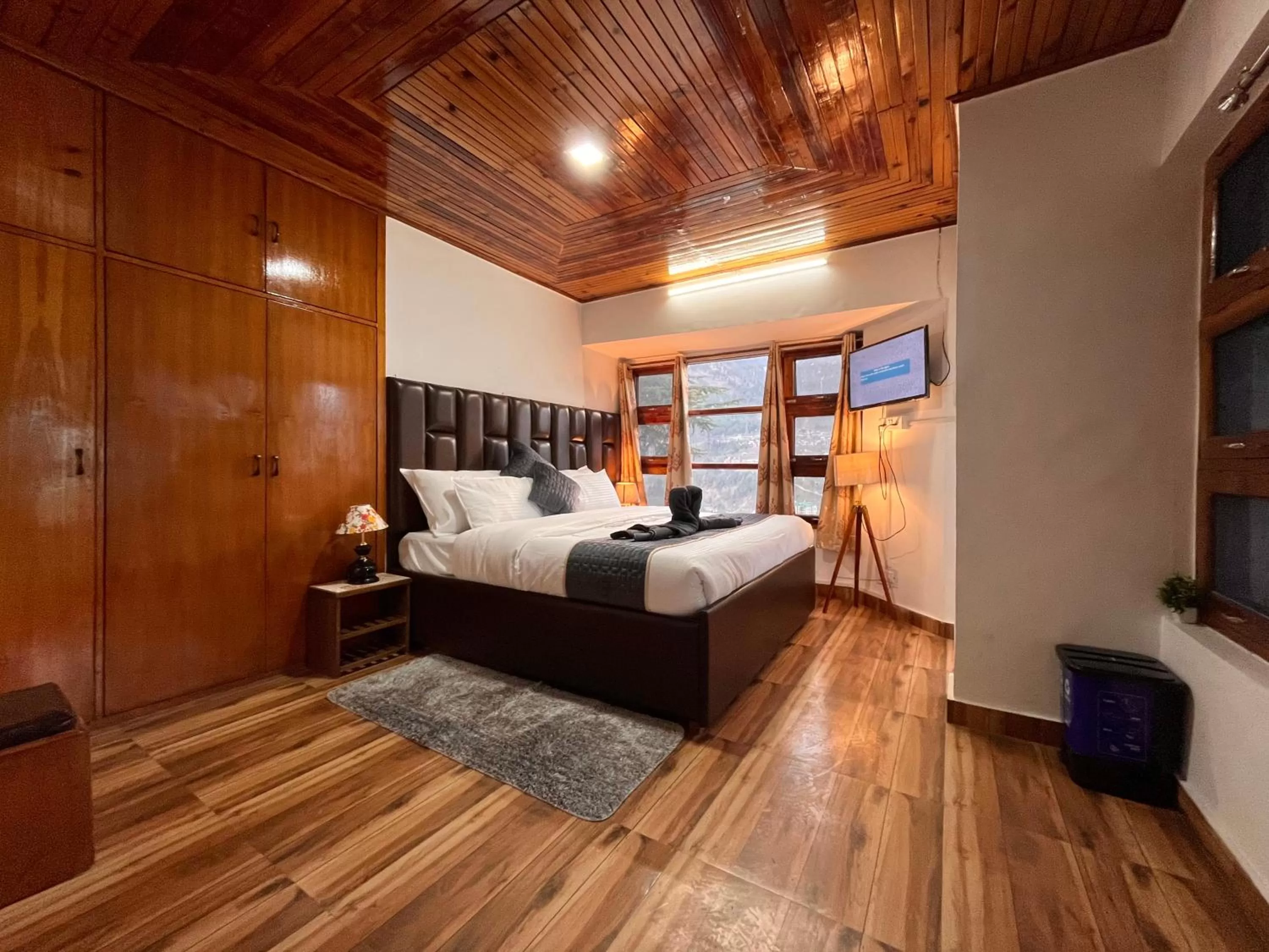 Bed in Himalayan Nomad Cottage, Manali