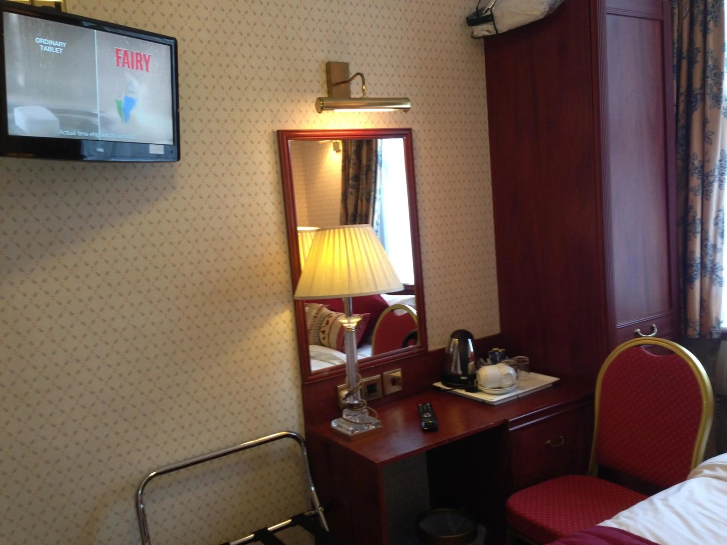 TV and multimedia in Avon Hotel