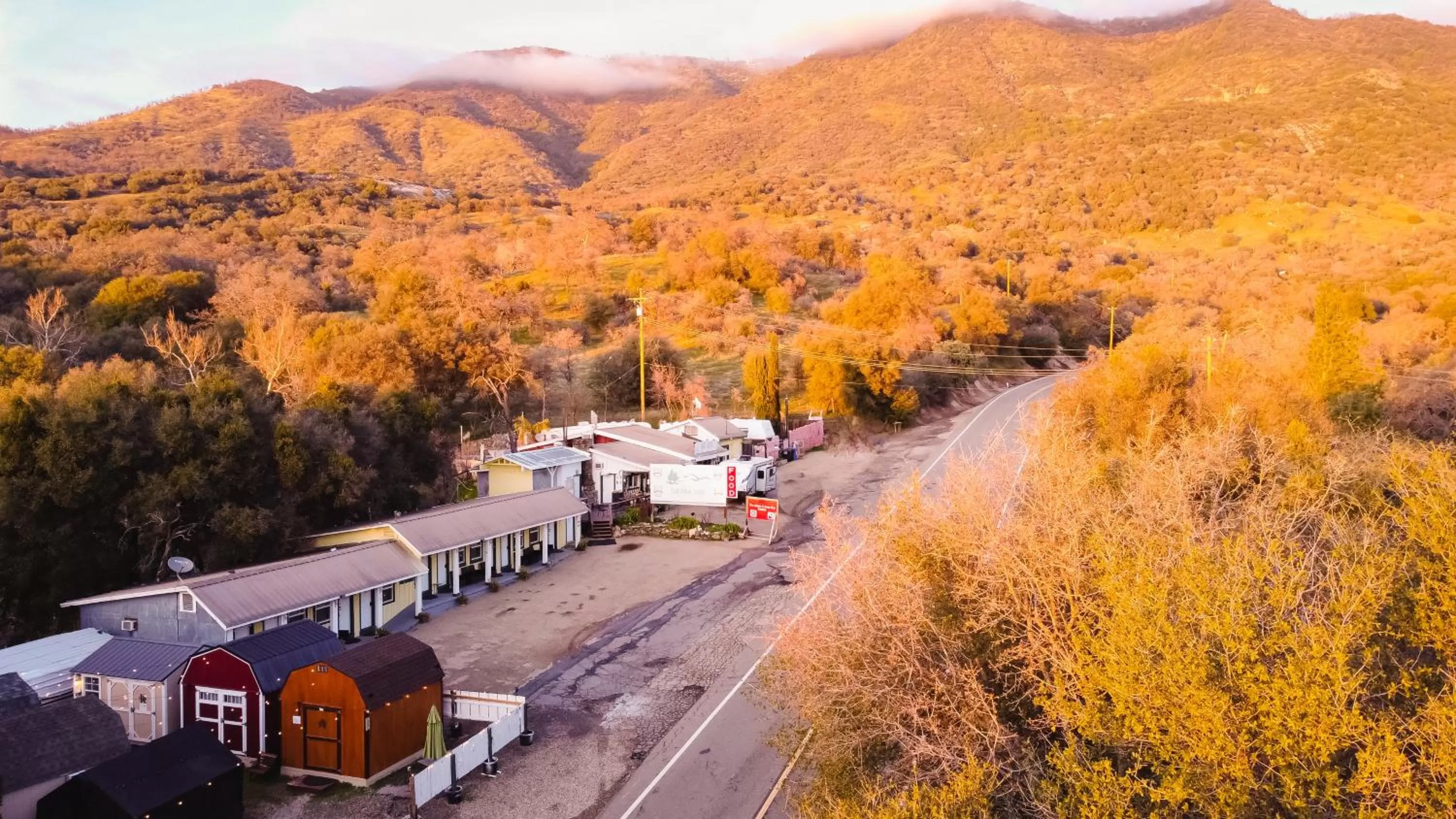 Property building in Genas's Sierra Inn & Restaurant