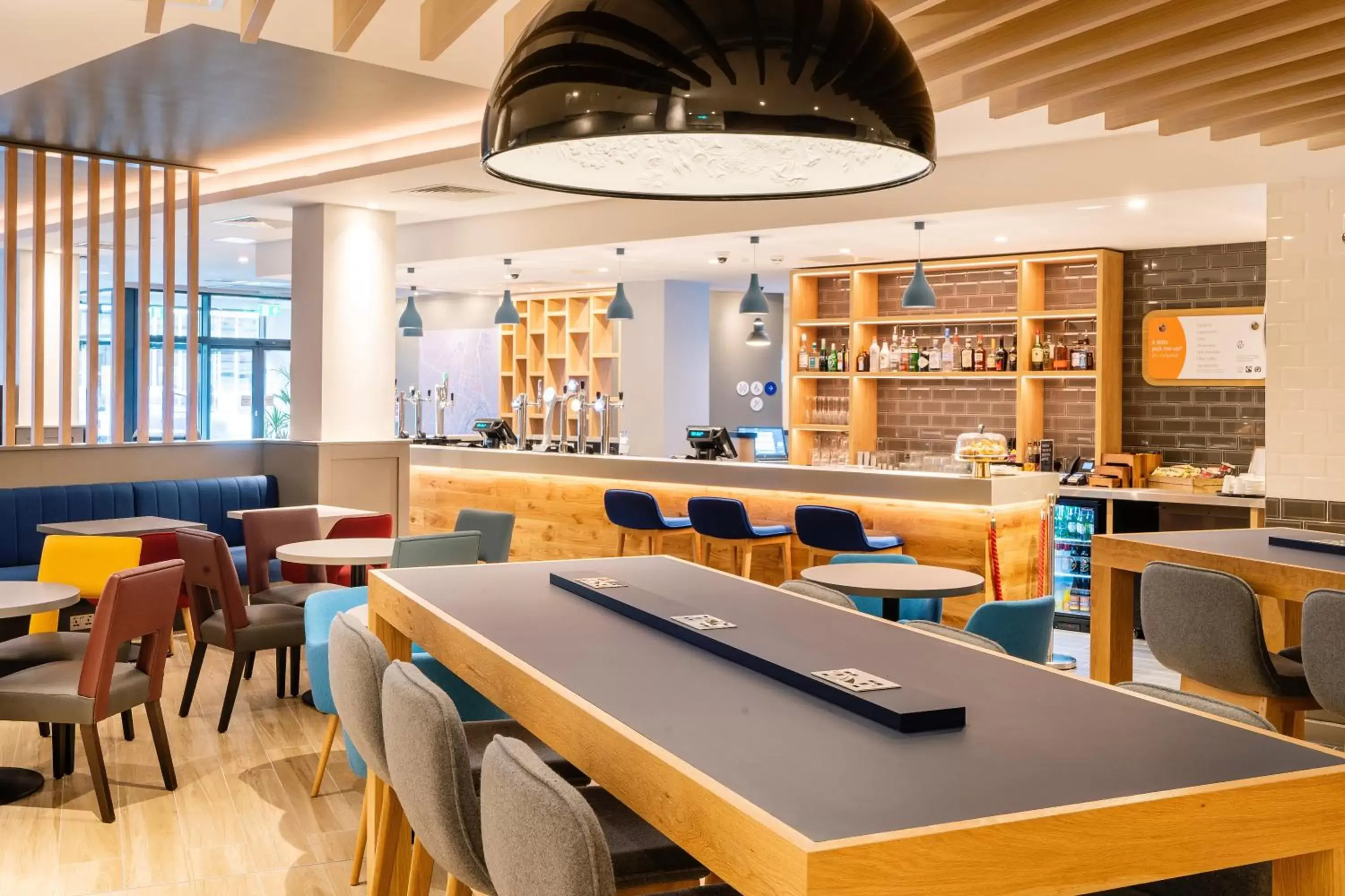 Lounge or bar, Restaurant/Places to Eat in Holiday Inn Express - Derry - Londonderry, an IHG Hotel