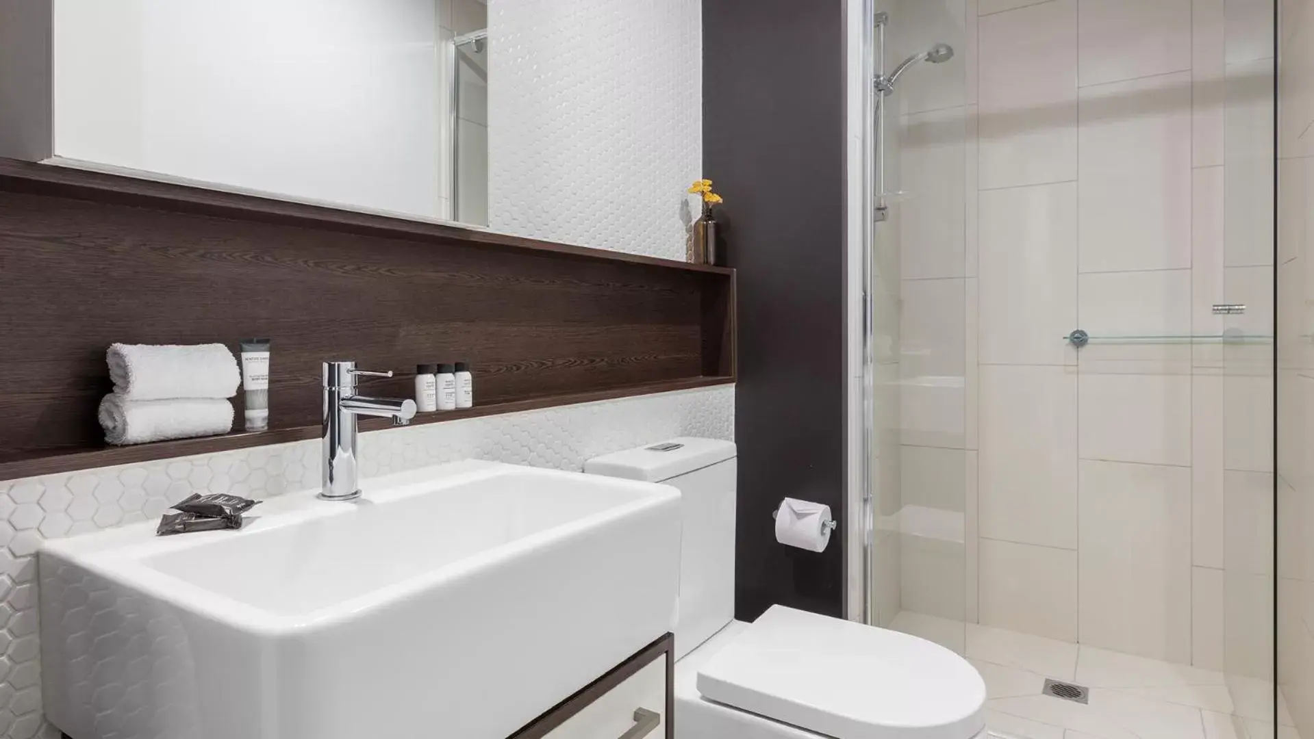 Shower, Bathroom in Oaks Melbourne Southbank Suites