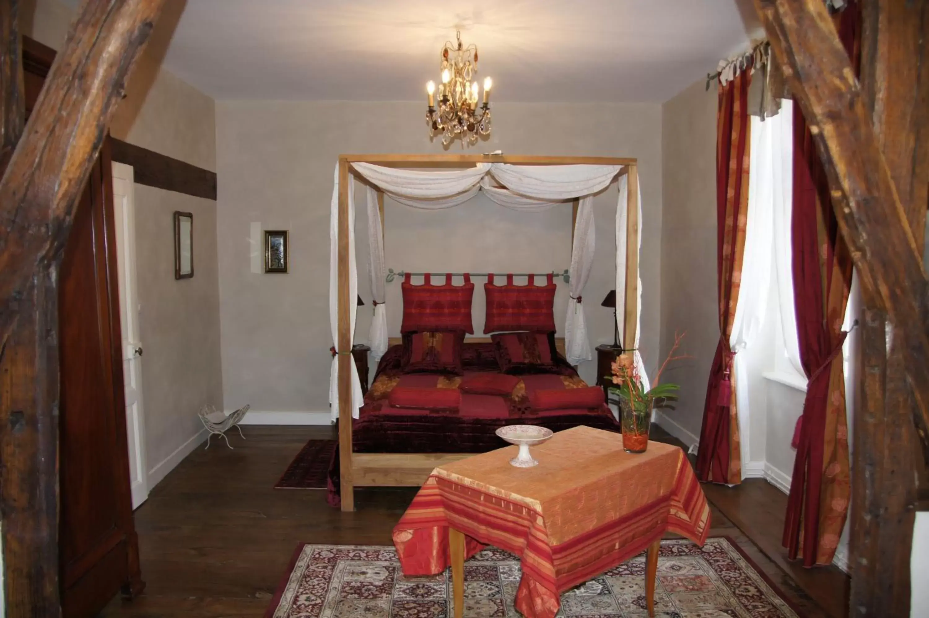 Photo of the whole room, Seating Area in Le Clos de La Muse