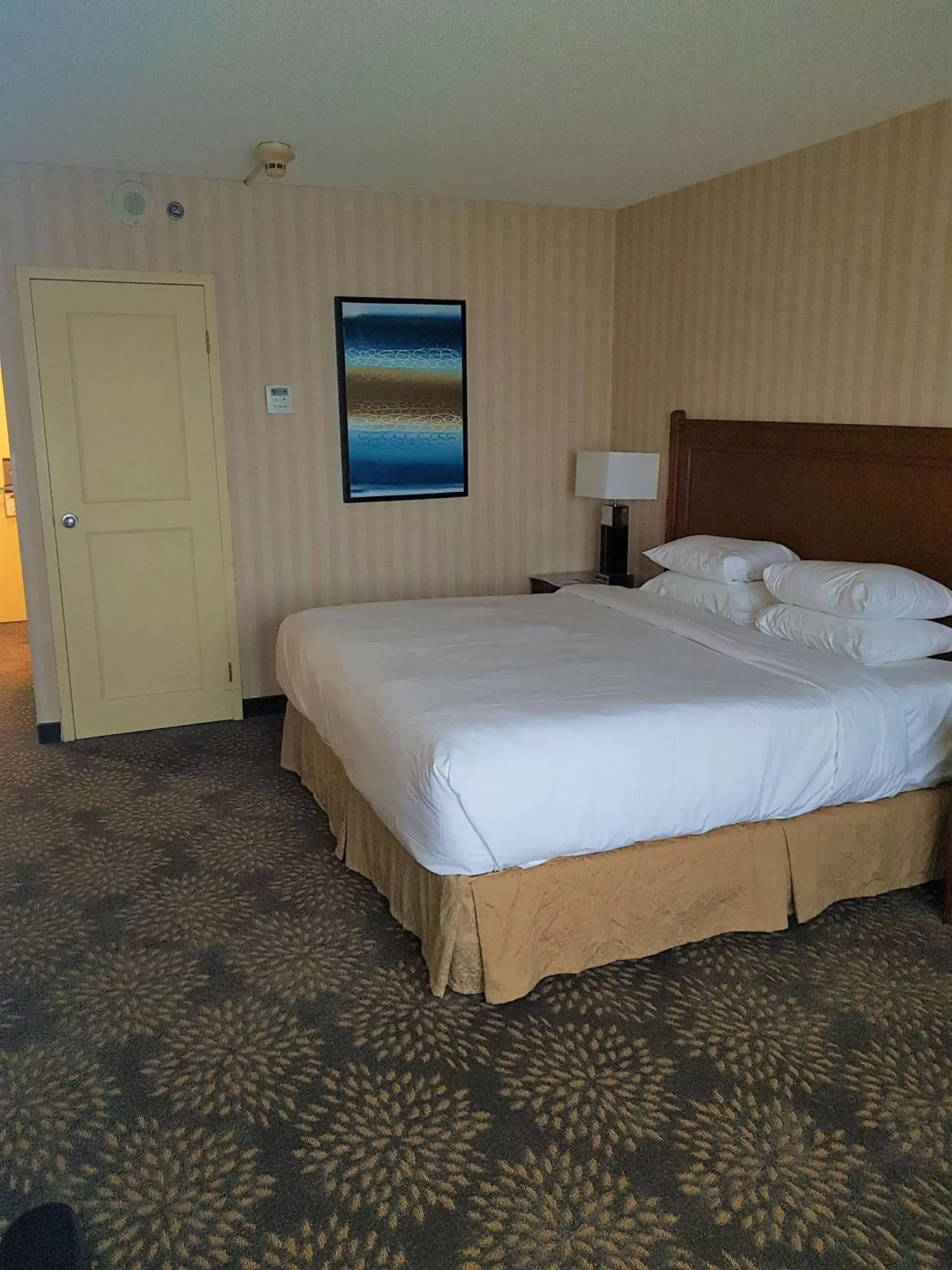 Photo of the whole room, Bed in Doubletree by Hilton London