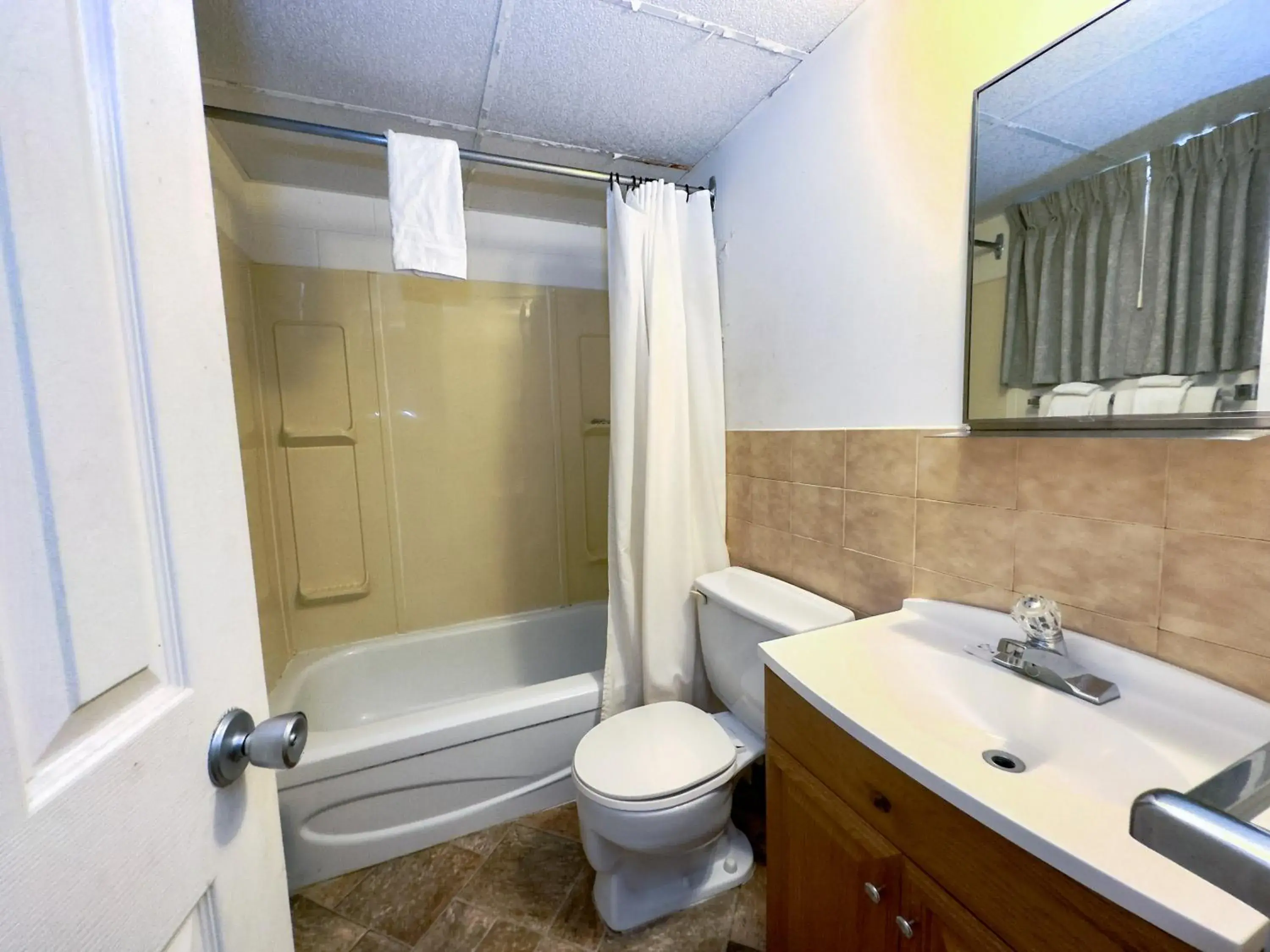 Bathroom in Capone's Hideaway Motel