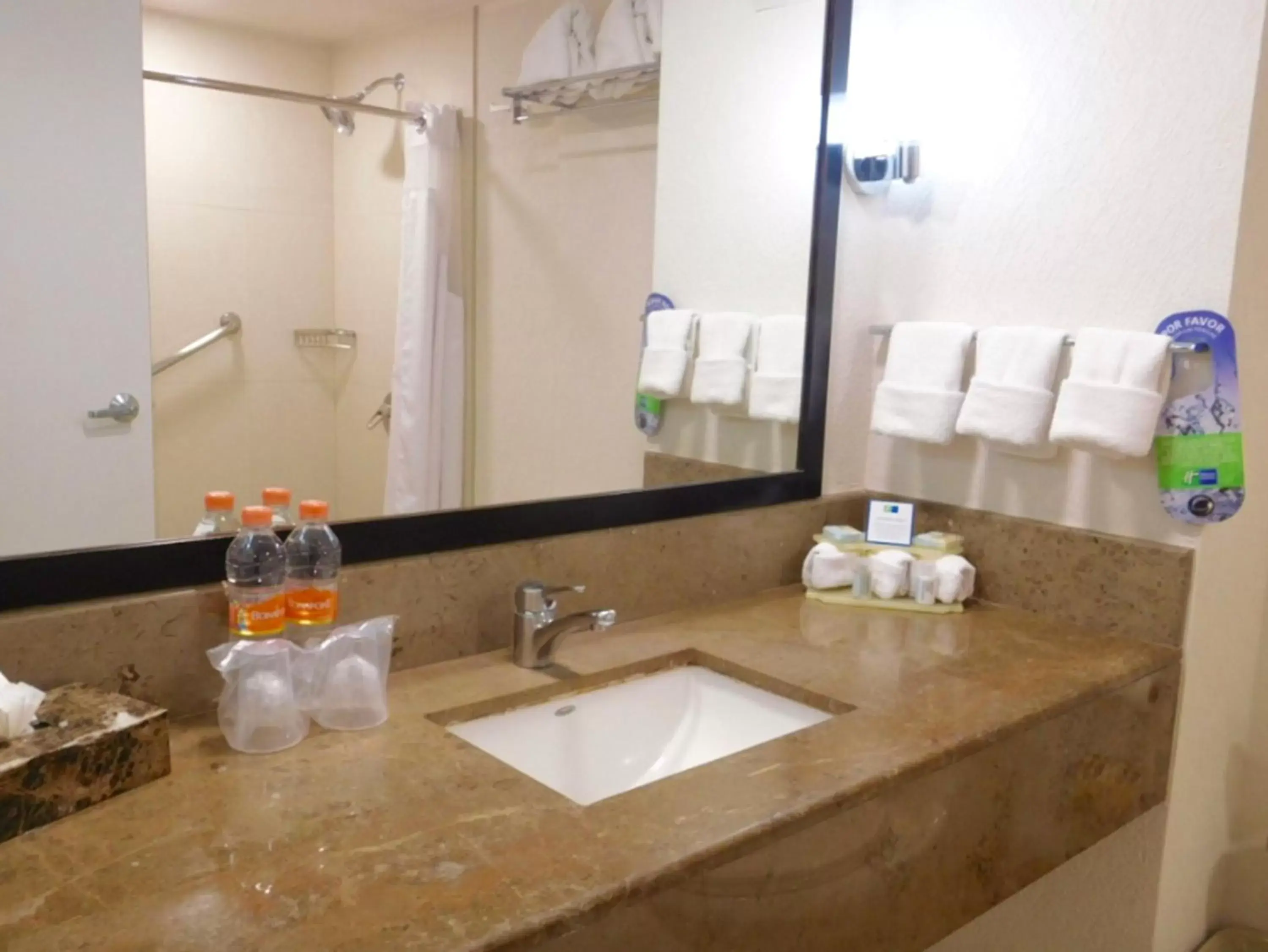 Bathroom in Holiday Inn Express Tuxtla Gutierrez La Marimba, an IHG Hotel