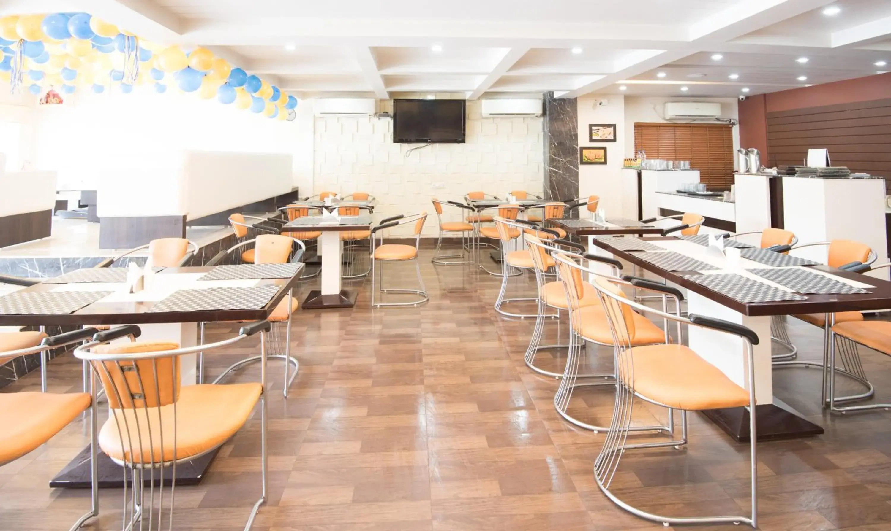 Restaurant/places to eat in Treebo King'S Court Chandrasekharpur Restaurant/places to eat in Treebo King'S Court Chandrasekharpur