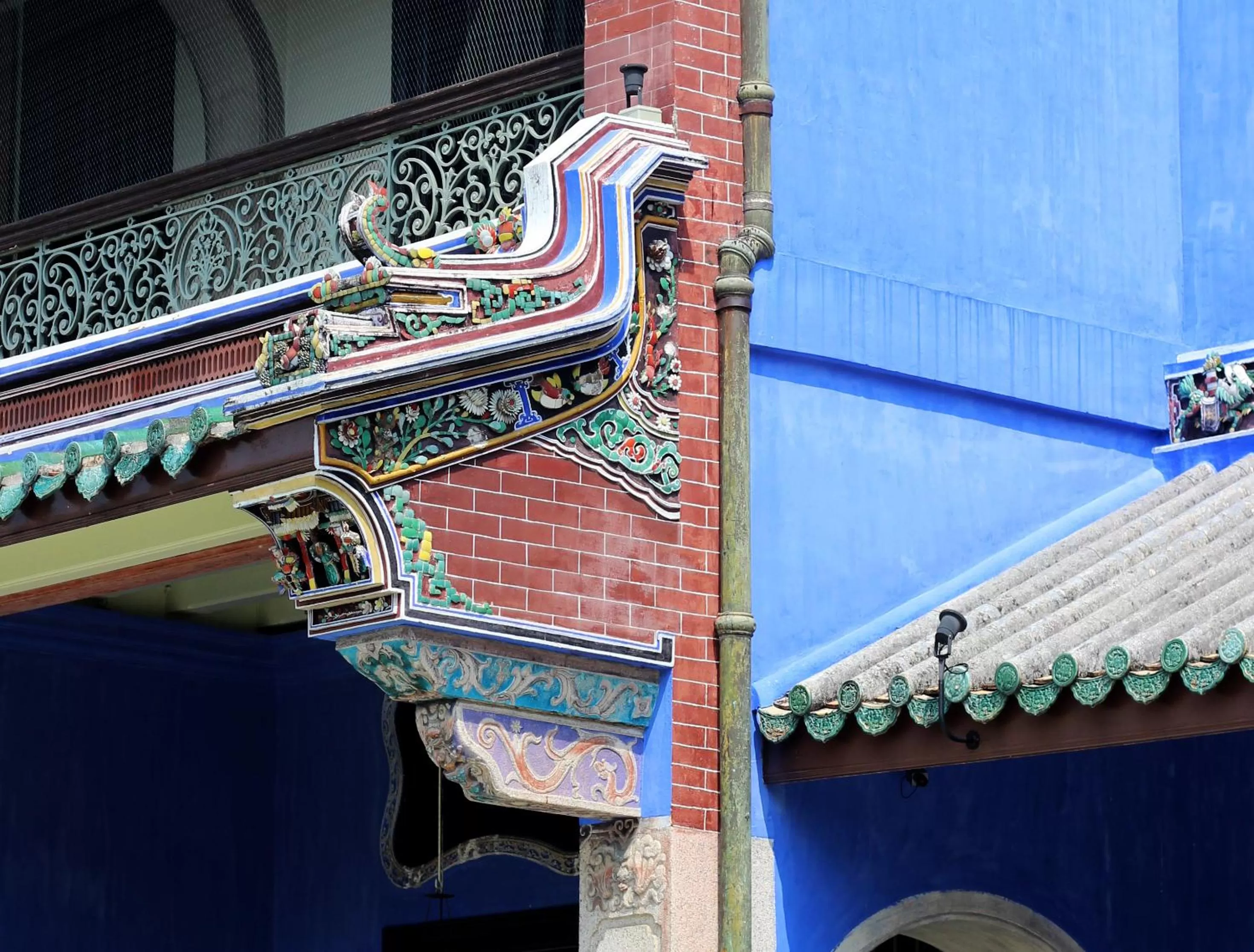 Facade/entrance in Cheong Fatt Tze - The Blue Mansion