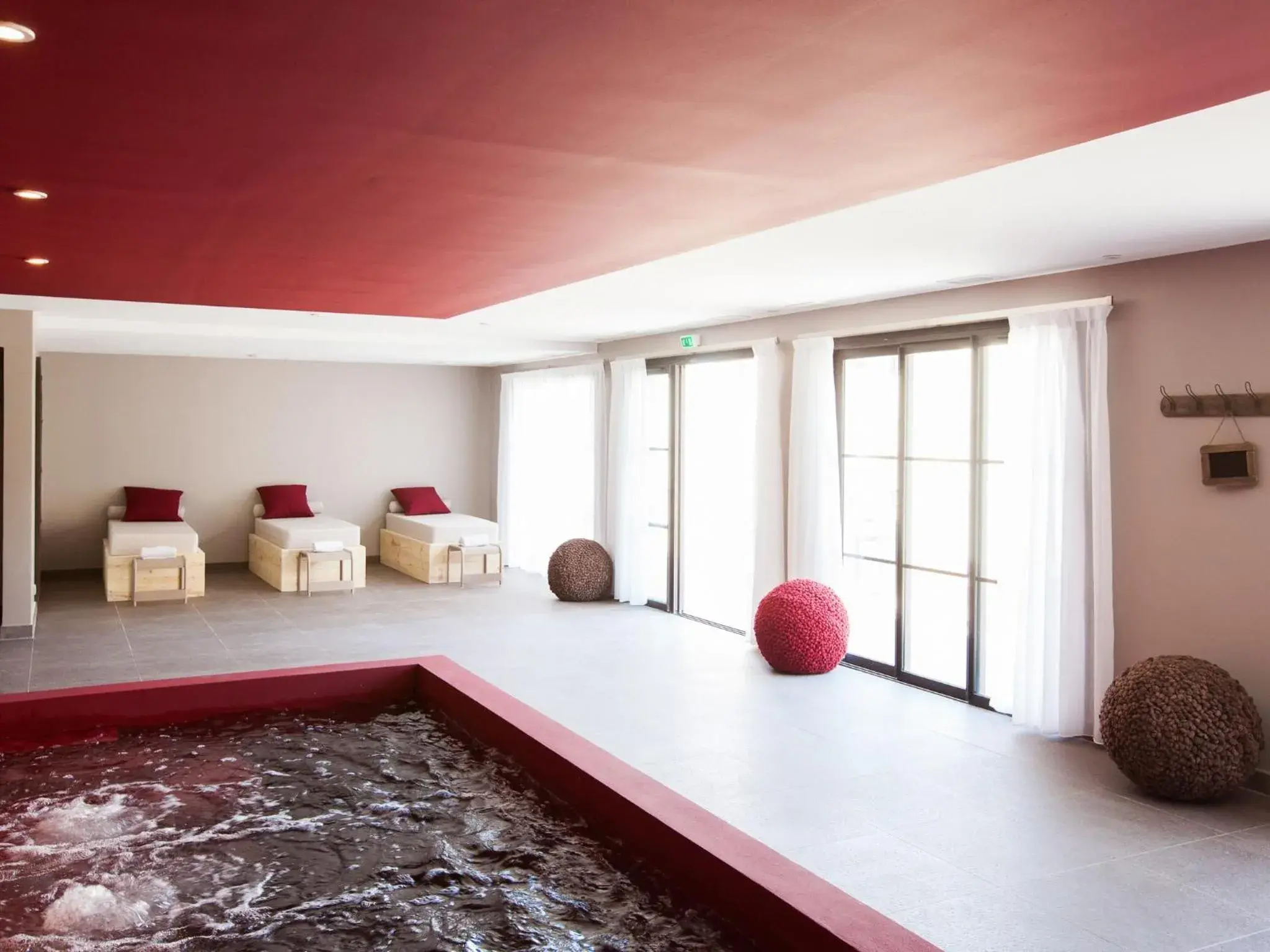 Massage, Bed in Garrigae Distillerie de Pezenas - Hotellerie & Spa Massage, Bed in Garrigae Distillerie de Pezenas - Hotellerie & Spa