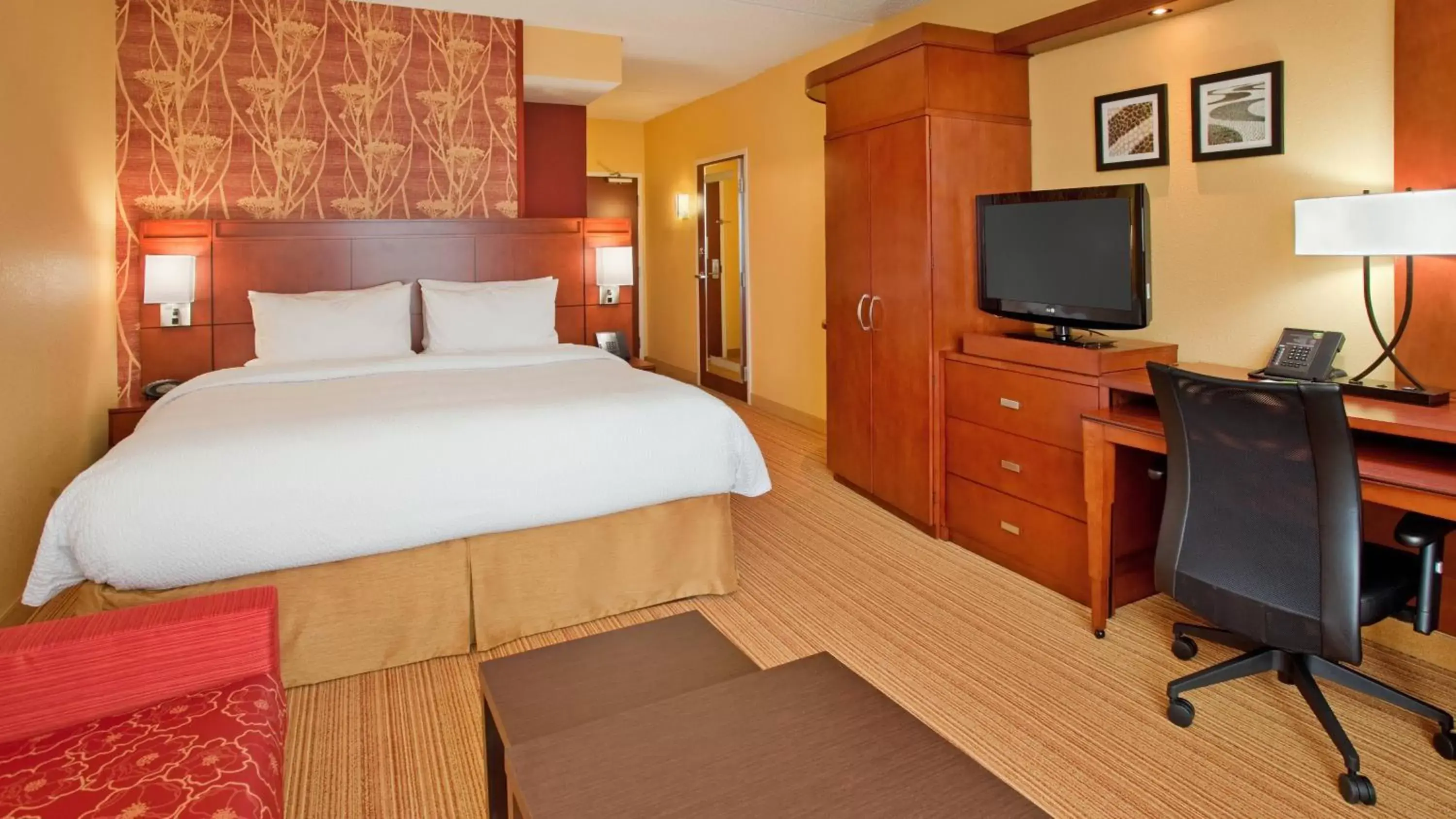 Bed in Courtyard by Marriott Pittsburgh North/Cranberry Woods