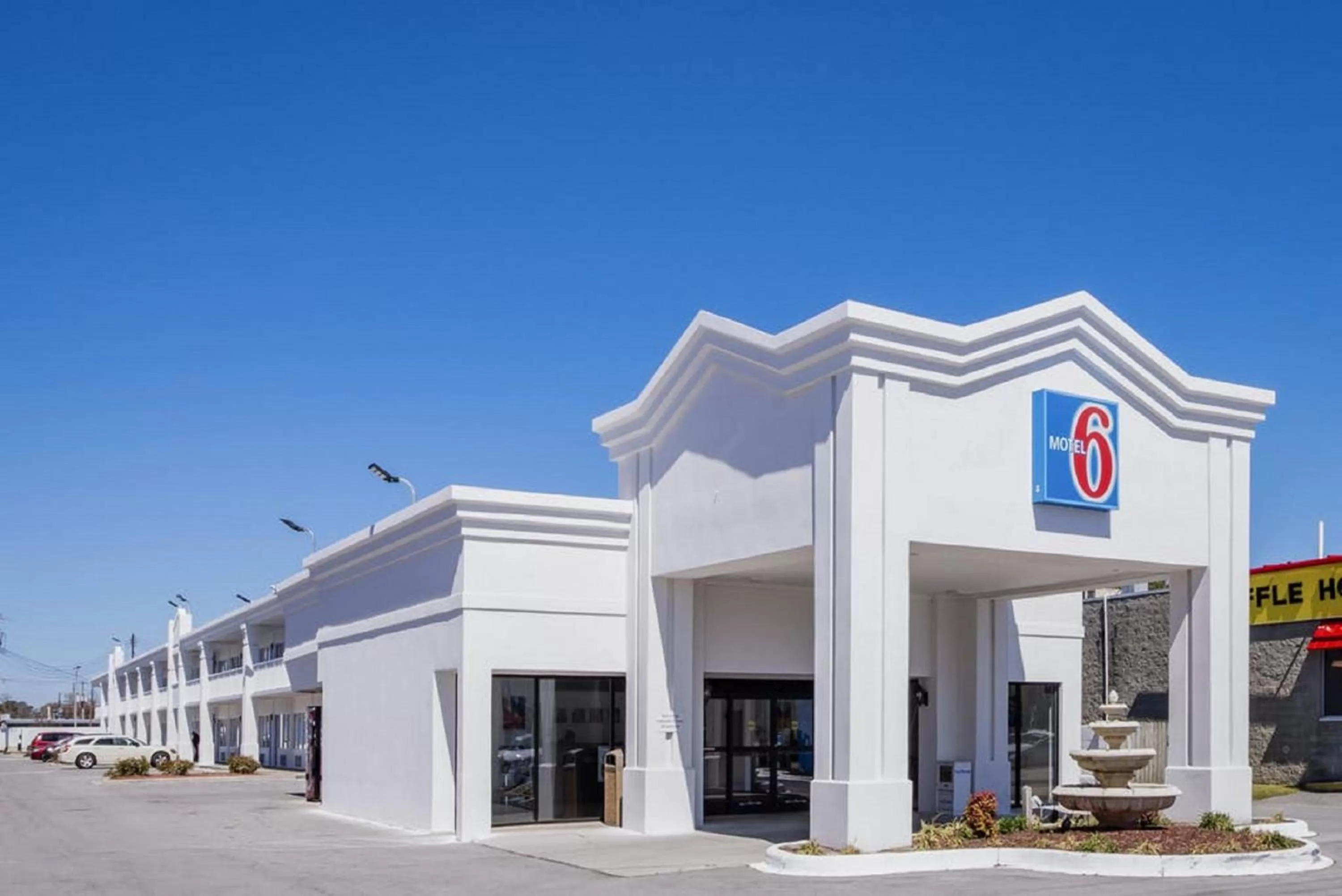 Property building in Motel 6-Jacksonville, NC