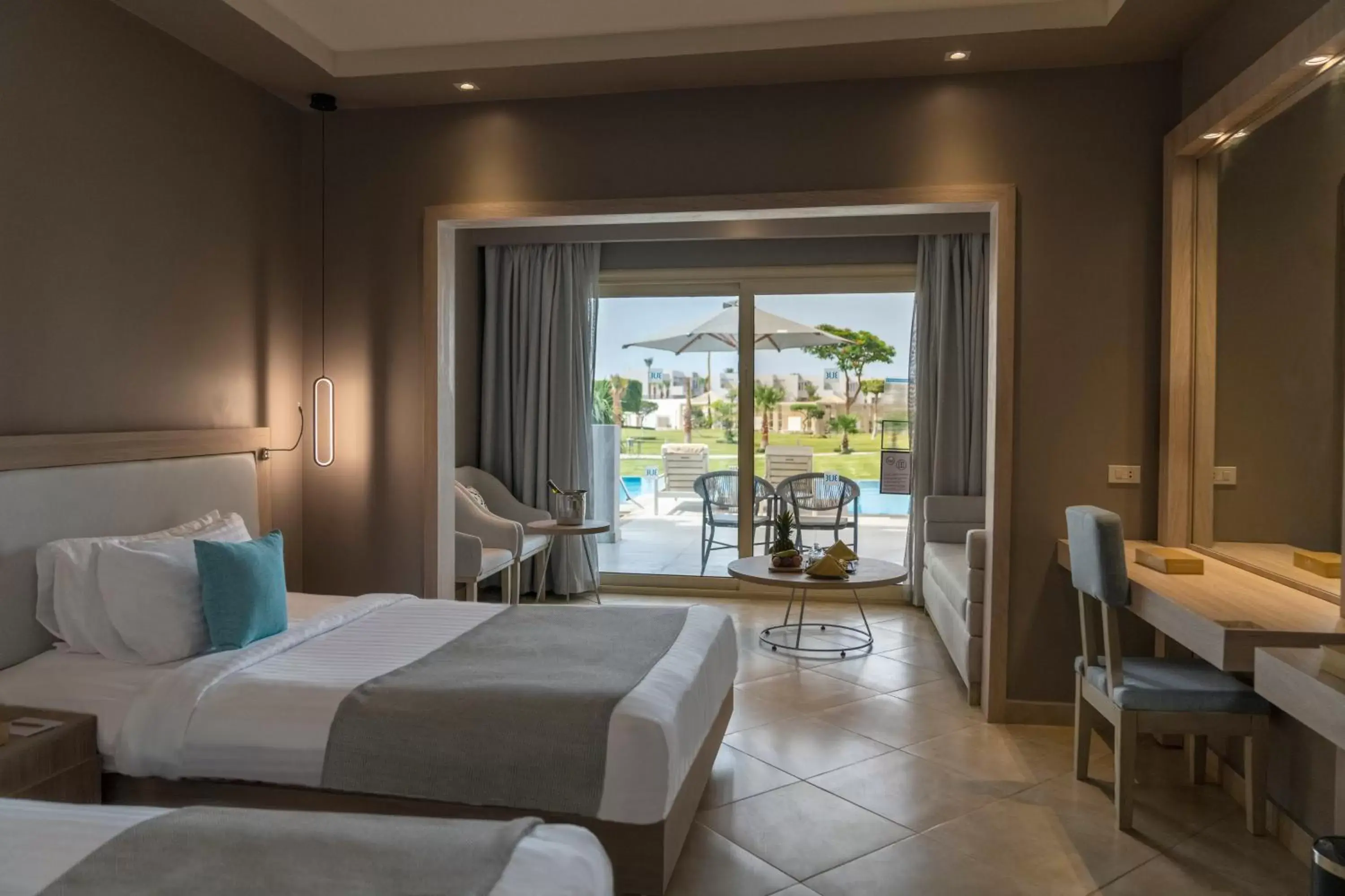 Deluxe Swim-Up Room - single occupancy in Sunrise Crystal Bay Resort -Grand Select Deluxe Swim-Up Room - single occupancy in Sunrise Crystal Bay Resort -Grand Select