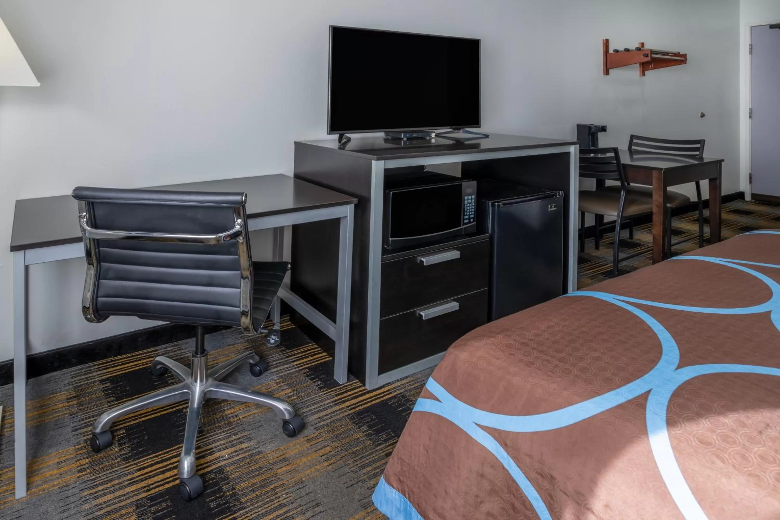 TV and multimedia in Super 8 by Wyndham Villa Rica