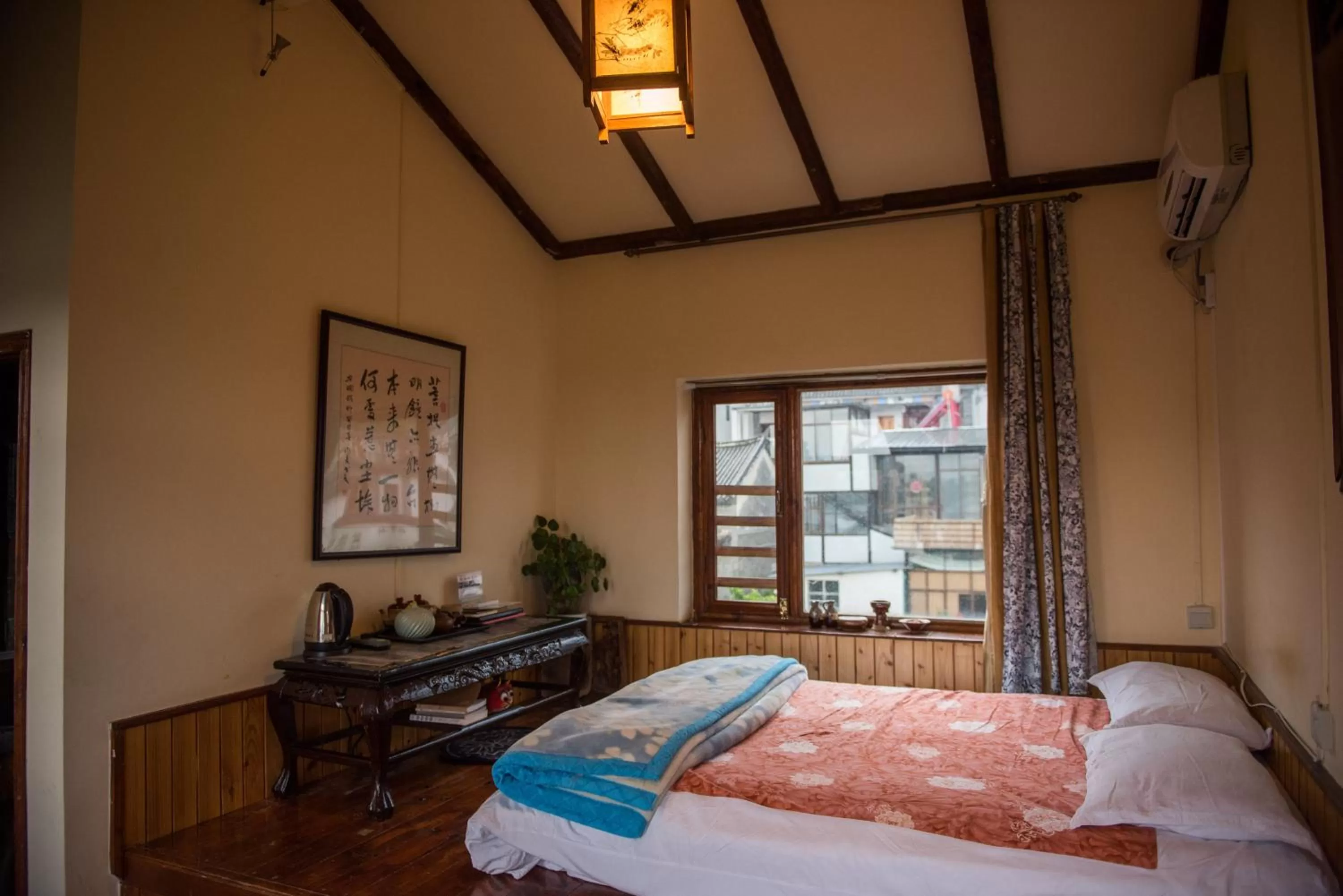 Decorative detail, Bed in The Lily Pad Inn