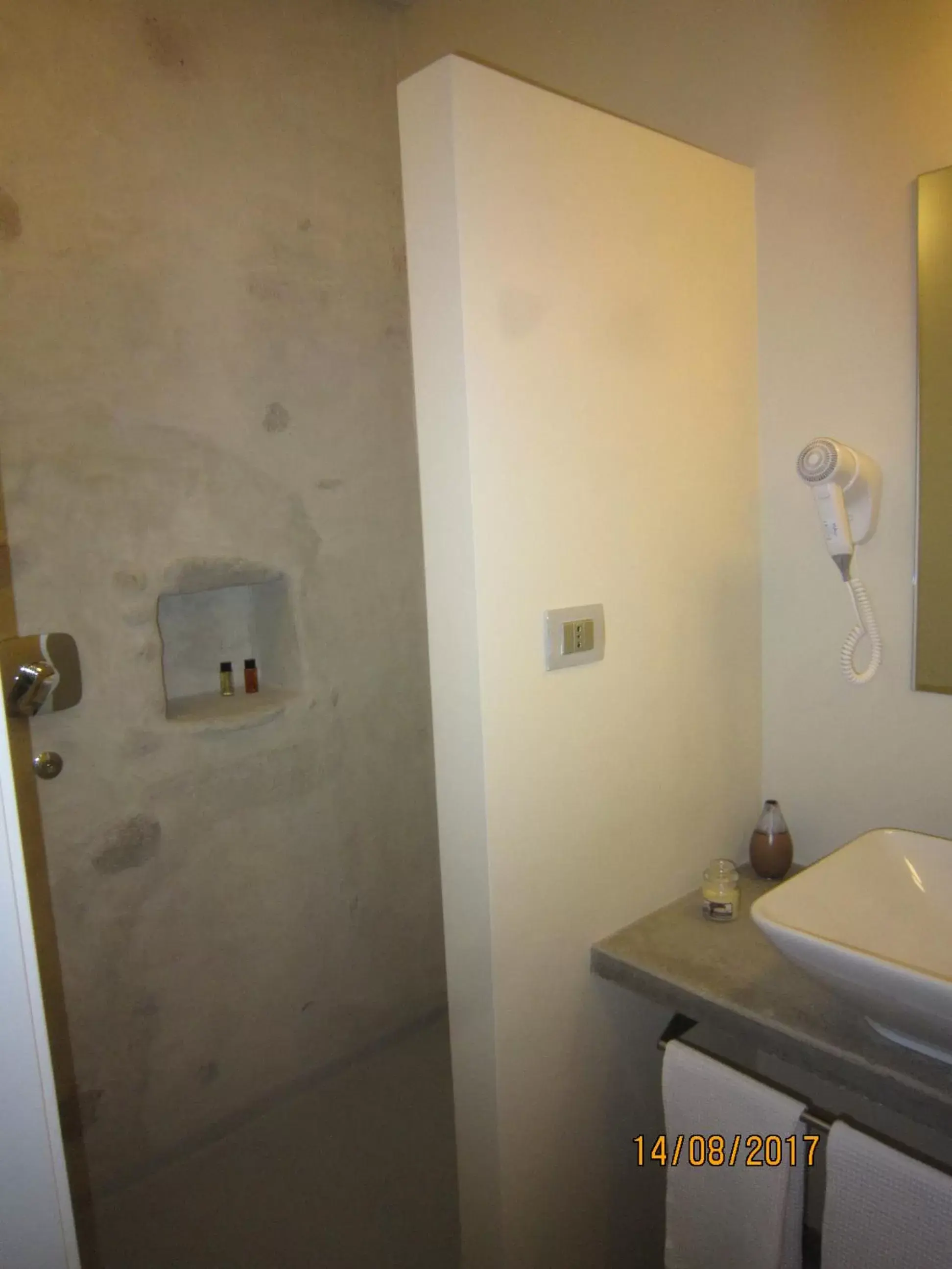 Shower, Bathroom in Casa Torre Allera